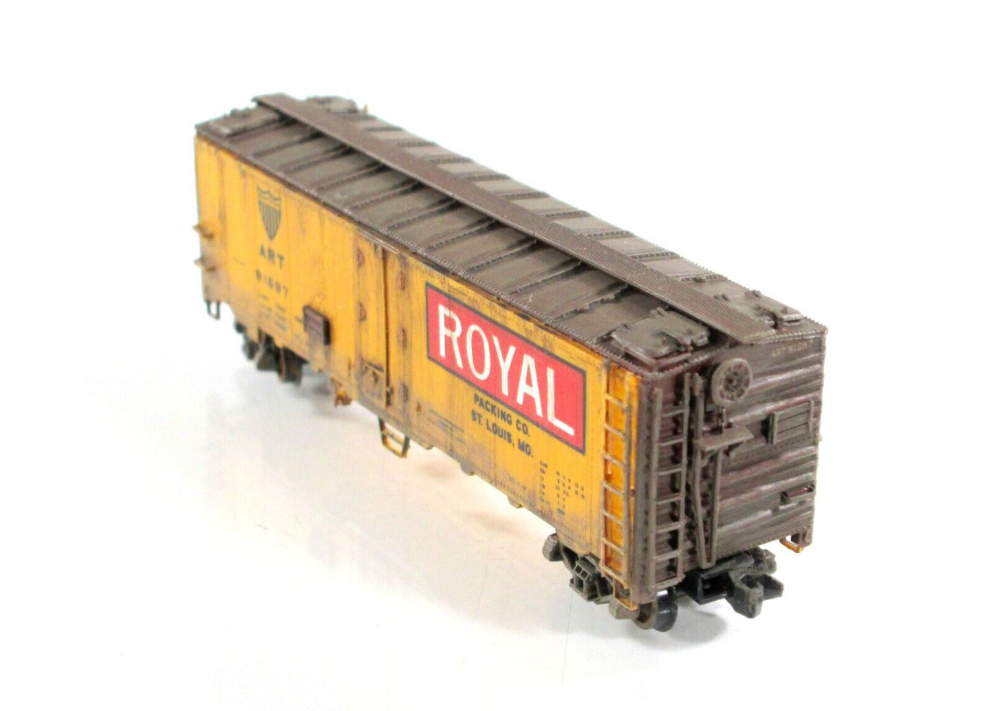 N Scale ***ART / ROYAL*** Weathered Reefer - Intermountain, FIFER Hobby ***RARE*