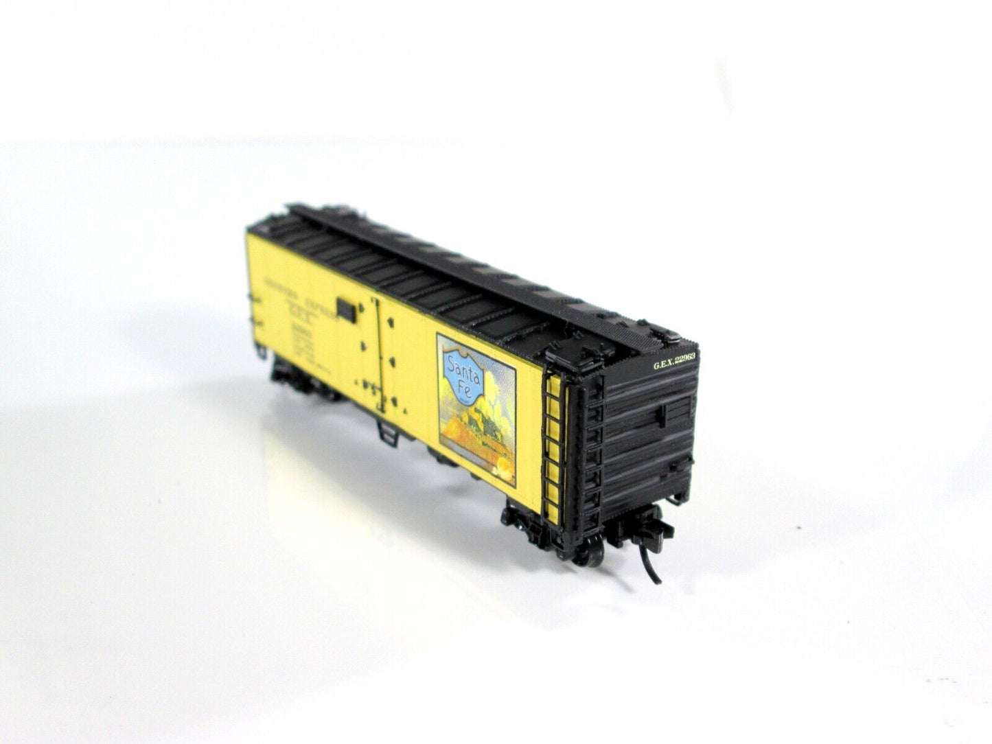 N Scale ***GROWERS EXPRESS, SANTA FE*** Reefer #22963 - YesterYear, MTL Couplers