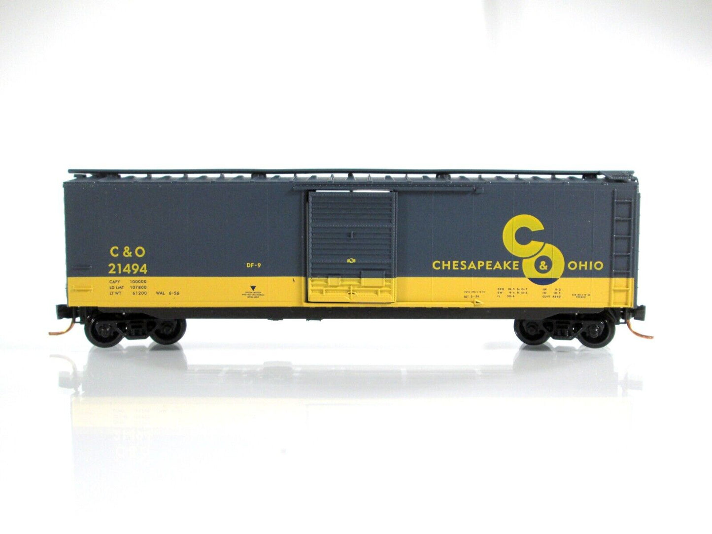 N Scale **CHESAPEAKE OHIO** CHESSIE KITTEN Box Car #21494 -Micro Trains 03100076