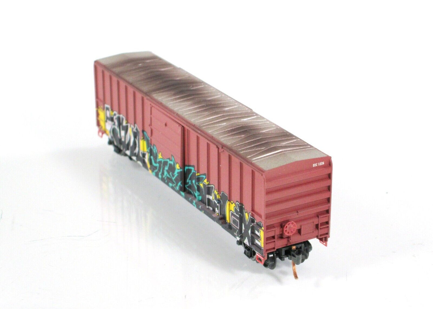 N Scale **EAST ERIE COMMERCIAL** Graffiti Box Car #1326 -- Micro Trains 02544007