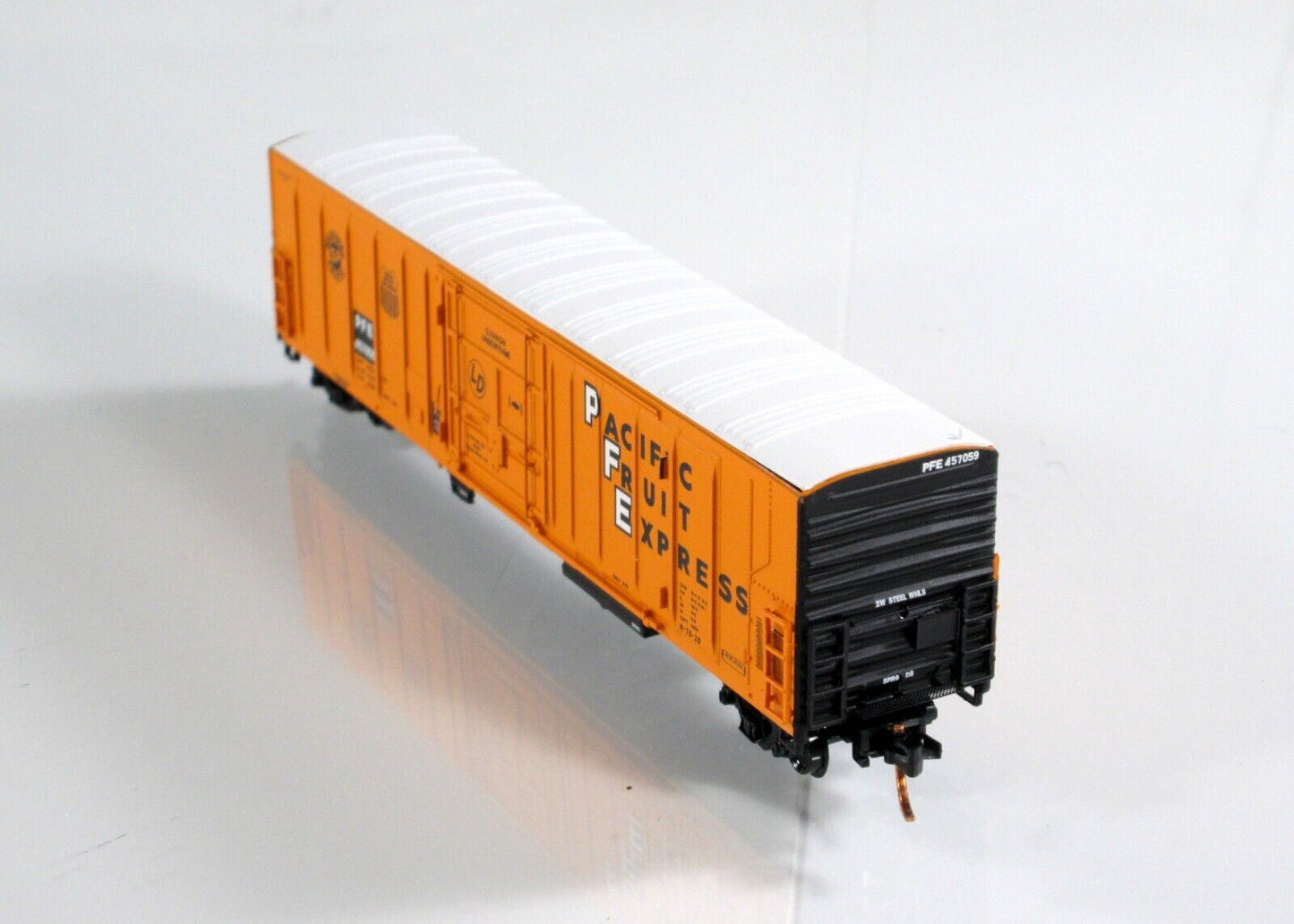 N Scale *PACIFIC FRUIT EXPRESS* UP-SP Reefer 12-Car Set Intermountain 68807 RARE