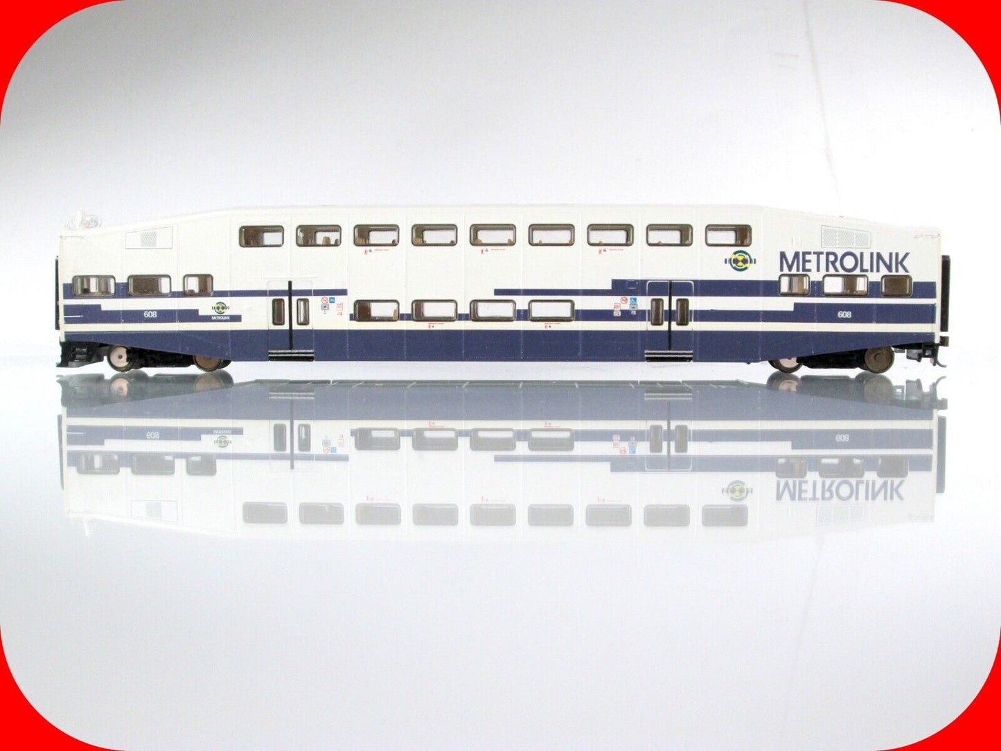 HO Scale ***METROLINK*** Bombardier Commuter Control Car #608 ----- Athearn 2540