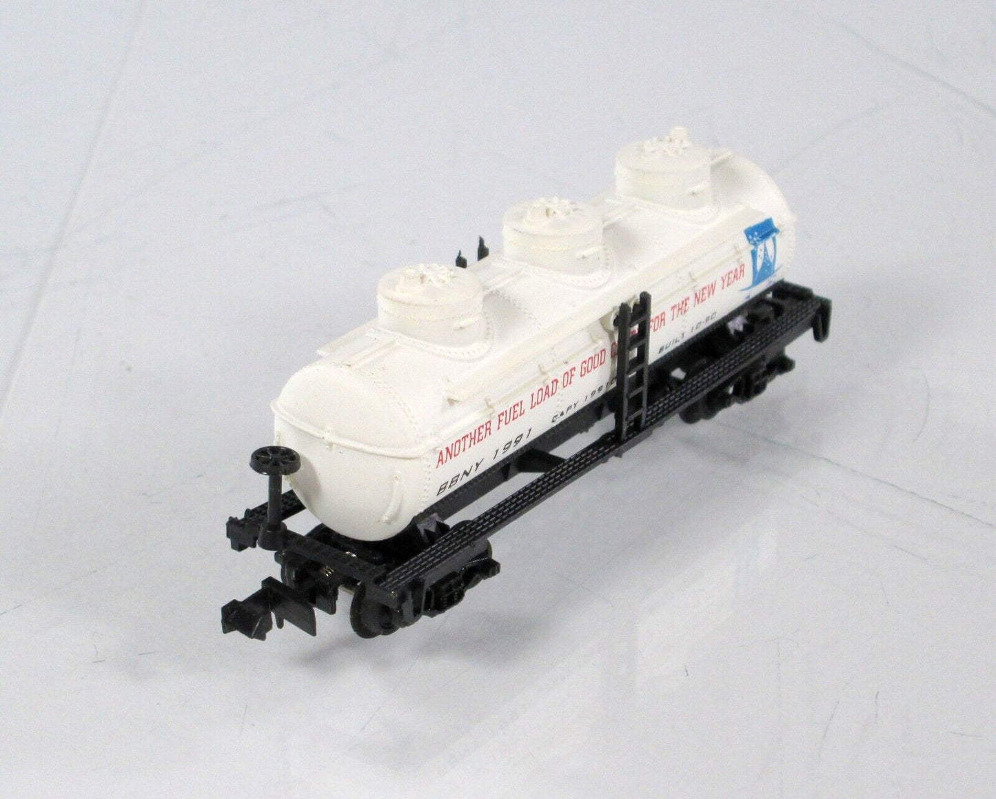 N Scale ***HAPPY NEW YEAR*** 3-Dome Tank Car, BBNY 1991 - Bev-Bel 2183 ***RARE**