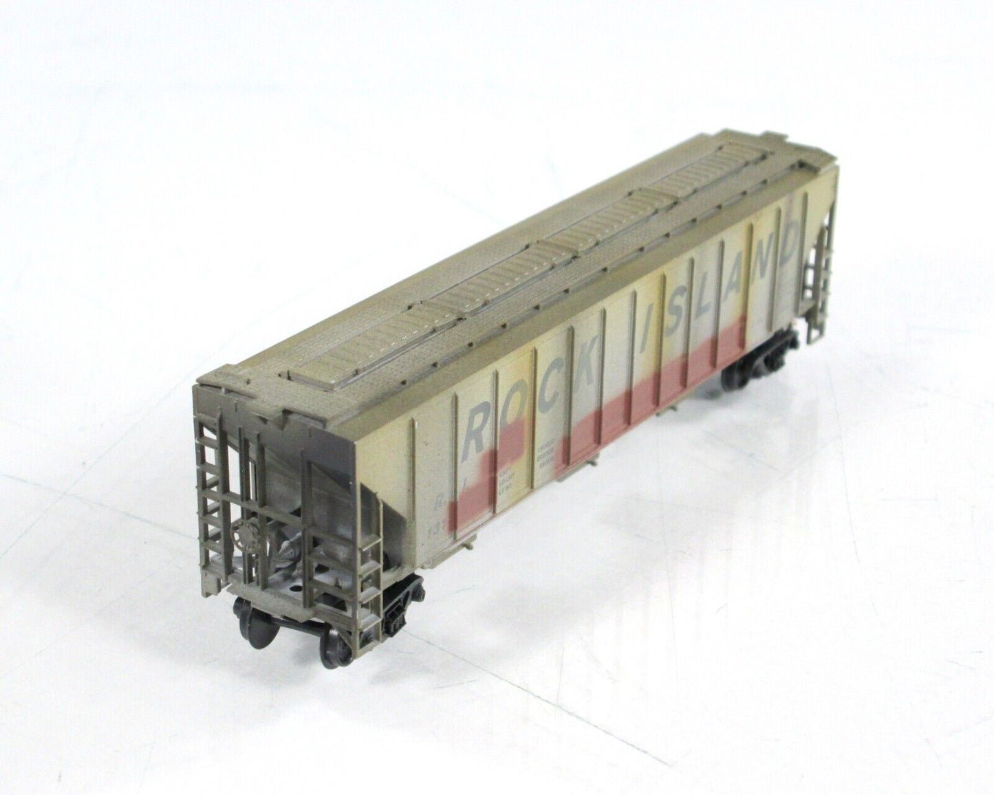 N Scale ***ROCK ISLAND*** Weathered 3-Bay Covered Hopper - Micro Trains 09652030