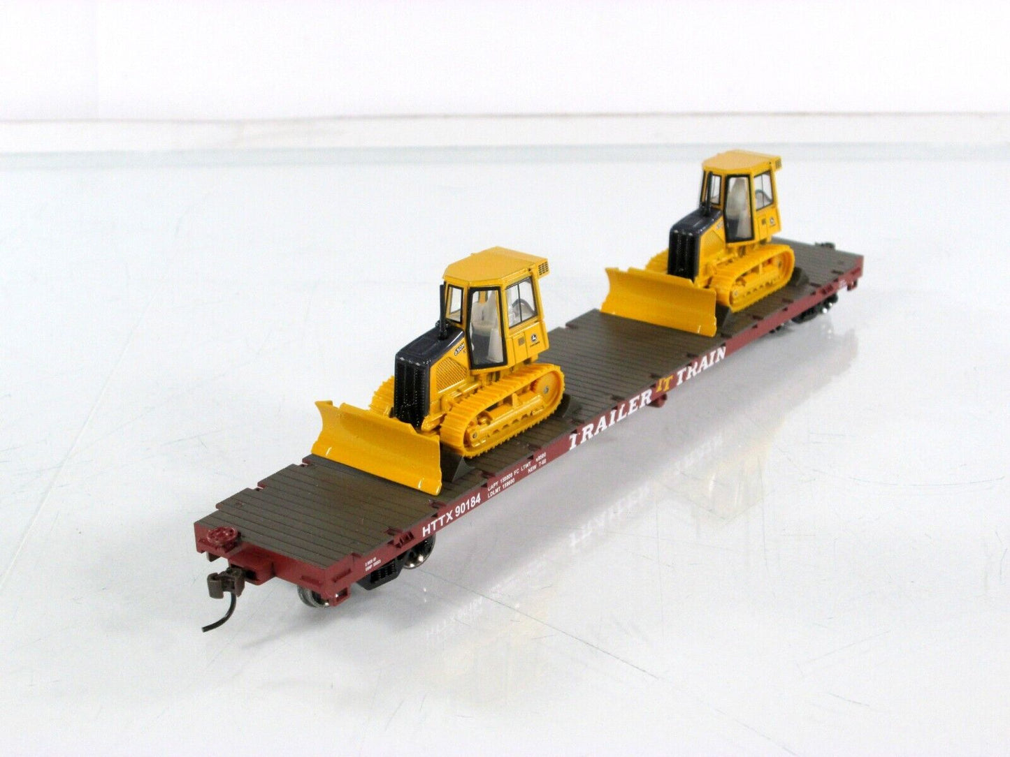HO Scale ***TRAILER TRAIN*** 50' Flat Car w/ John Deere Dozers --- Athearn 81934
