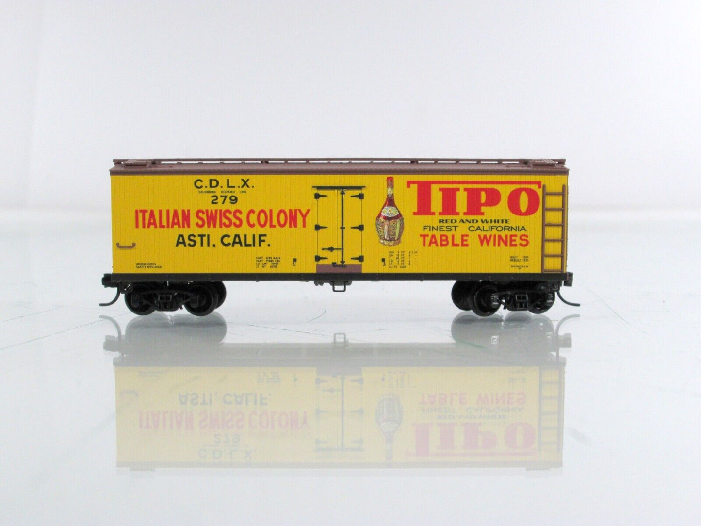 N Scale **TIPO TABLE WINES** Ice Reefer (Grape to Glass) - Micro Trains 04700440