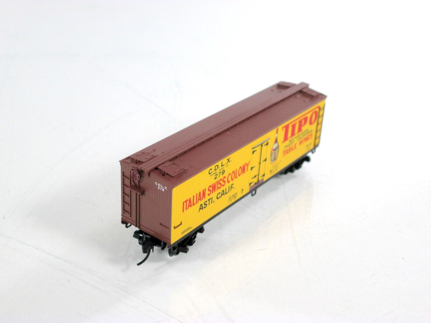 N Scale **TIPO TABLE WINES** Ice Reefer (Grape to Glass) - Micro Trains 04700440