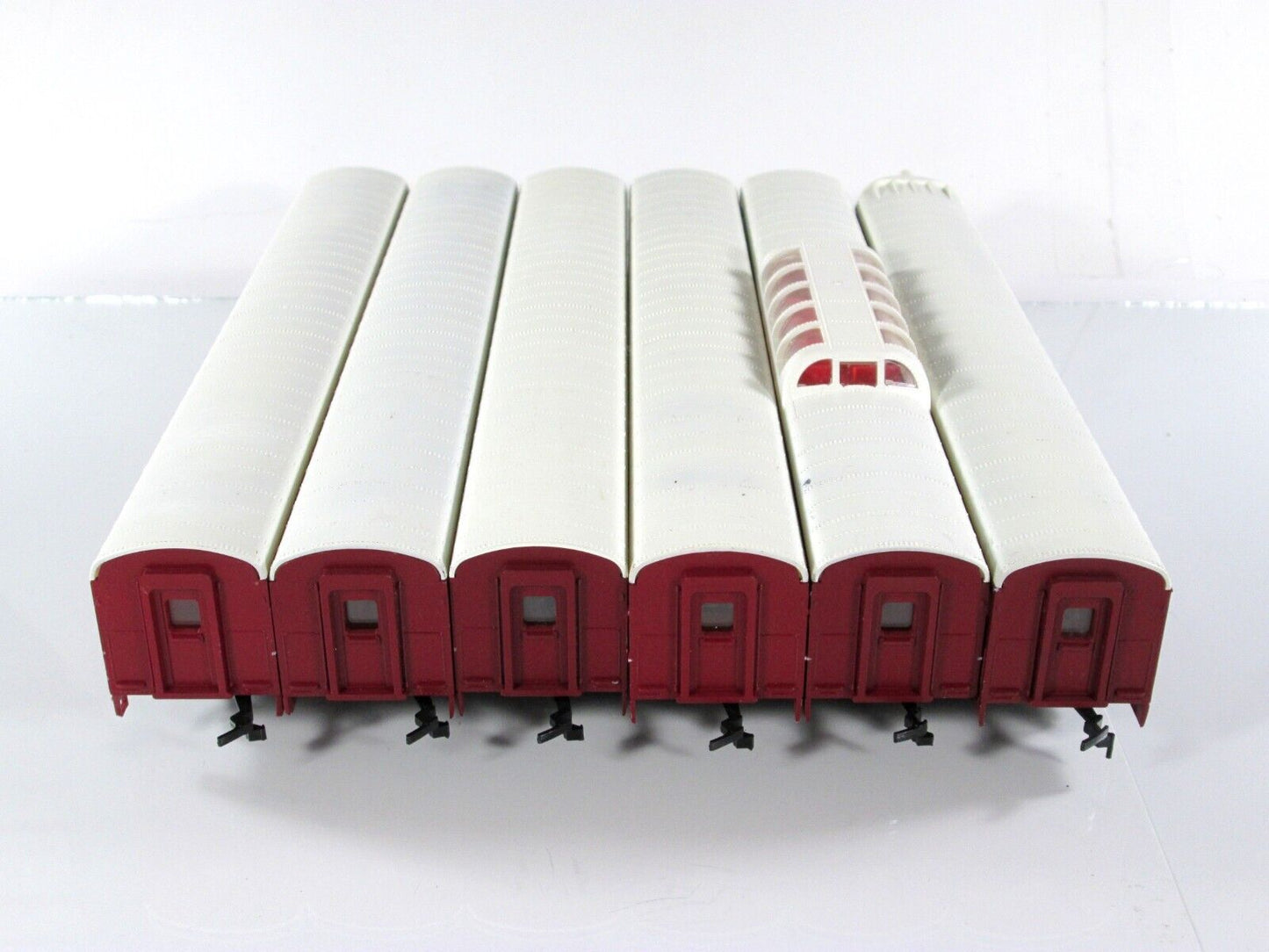HO Scale **NORTH POLE & SOUTHERN** CHRISTMAS Passenger Full 6-Car Set -- Con-Cor