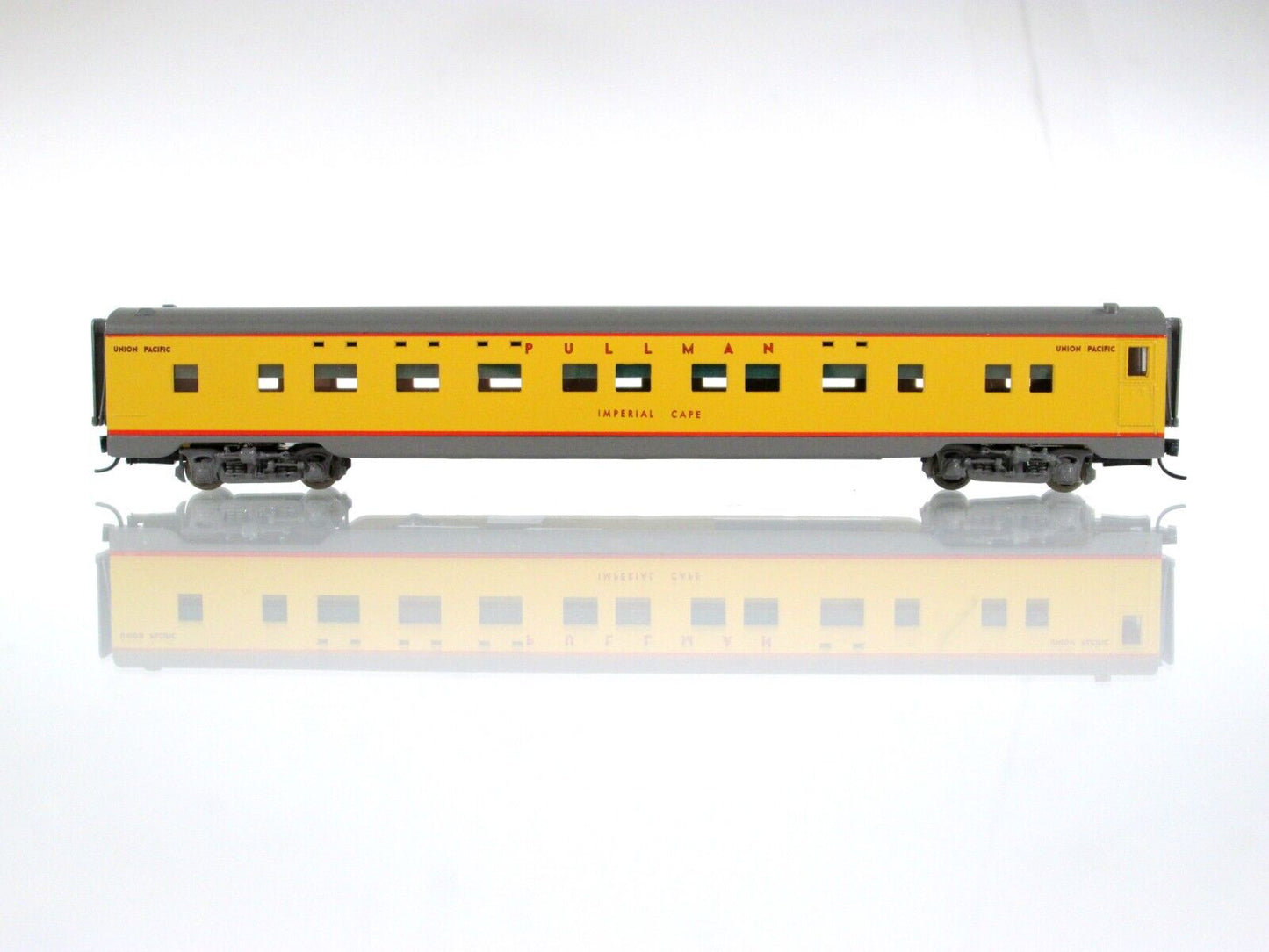 N Scale UNION PACIFIC *IMPERIAL CAPE* Lighted Sleeper - Intermountain, Centralia