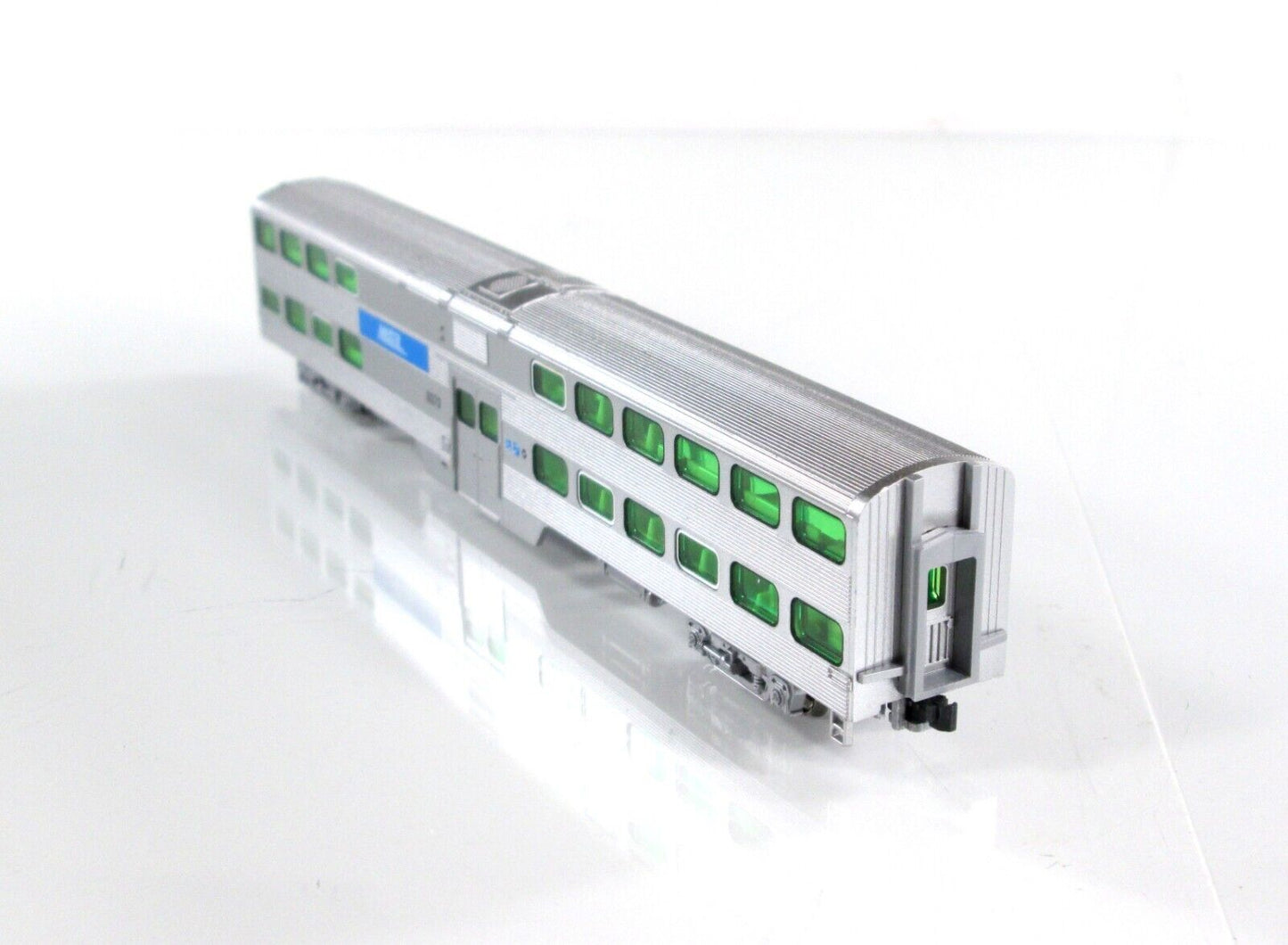 N Scale **CHICAGO METRA** Bi-Level Commuter Passenger Car #6070 -- Kato 106-8701