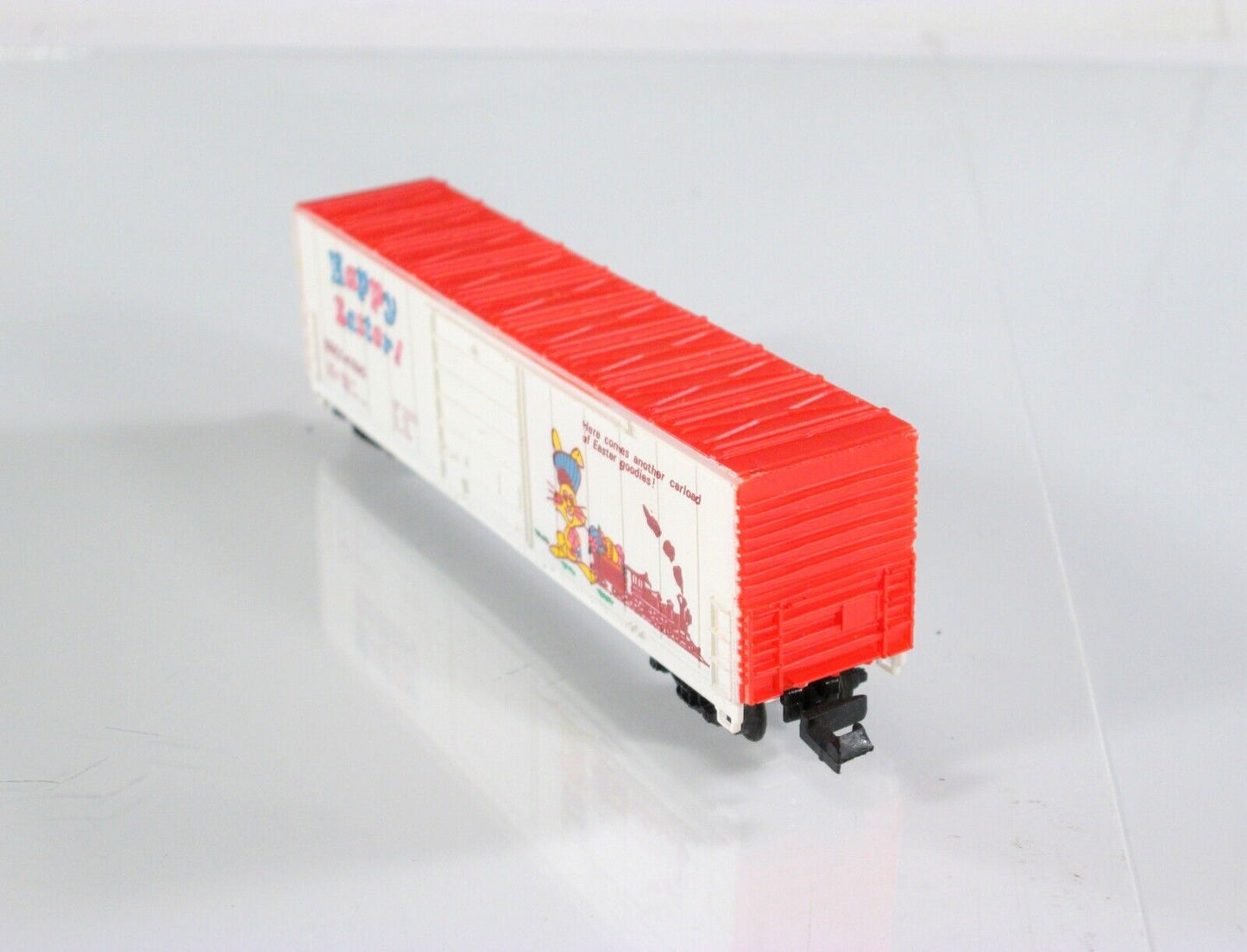 N Scale ***HAPPY EASTER*** 50' Single Door Box Car -- BBEX 41590 -- Bev-Bel 2172