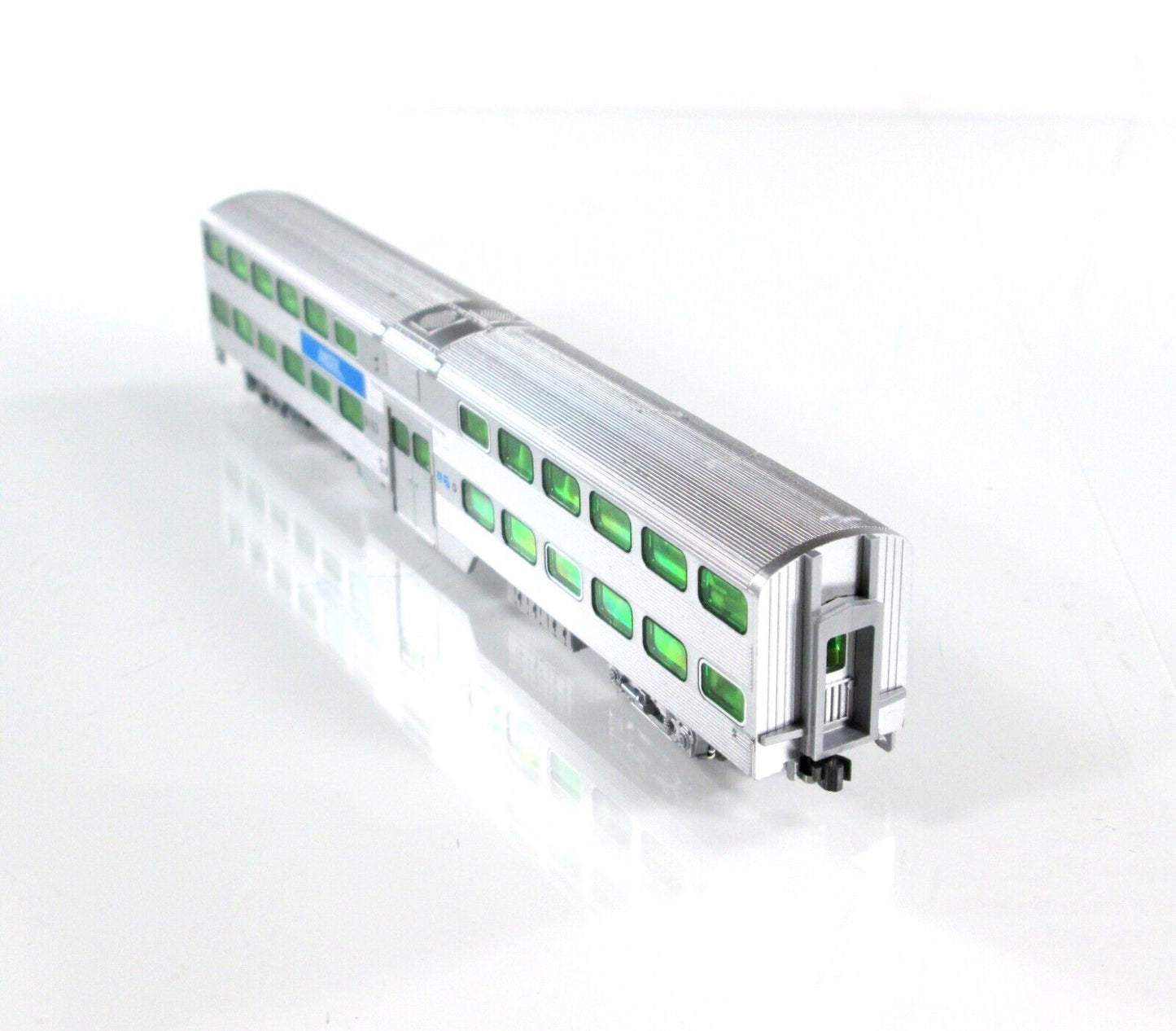 N Scale **CHICAGO METRA** Bi-Level Commuter Passenger Car #6153 -- Kato 106-8701