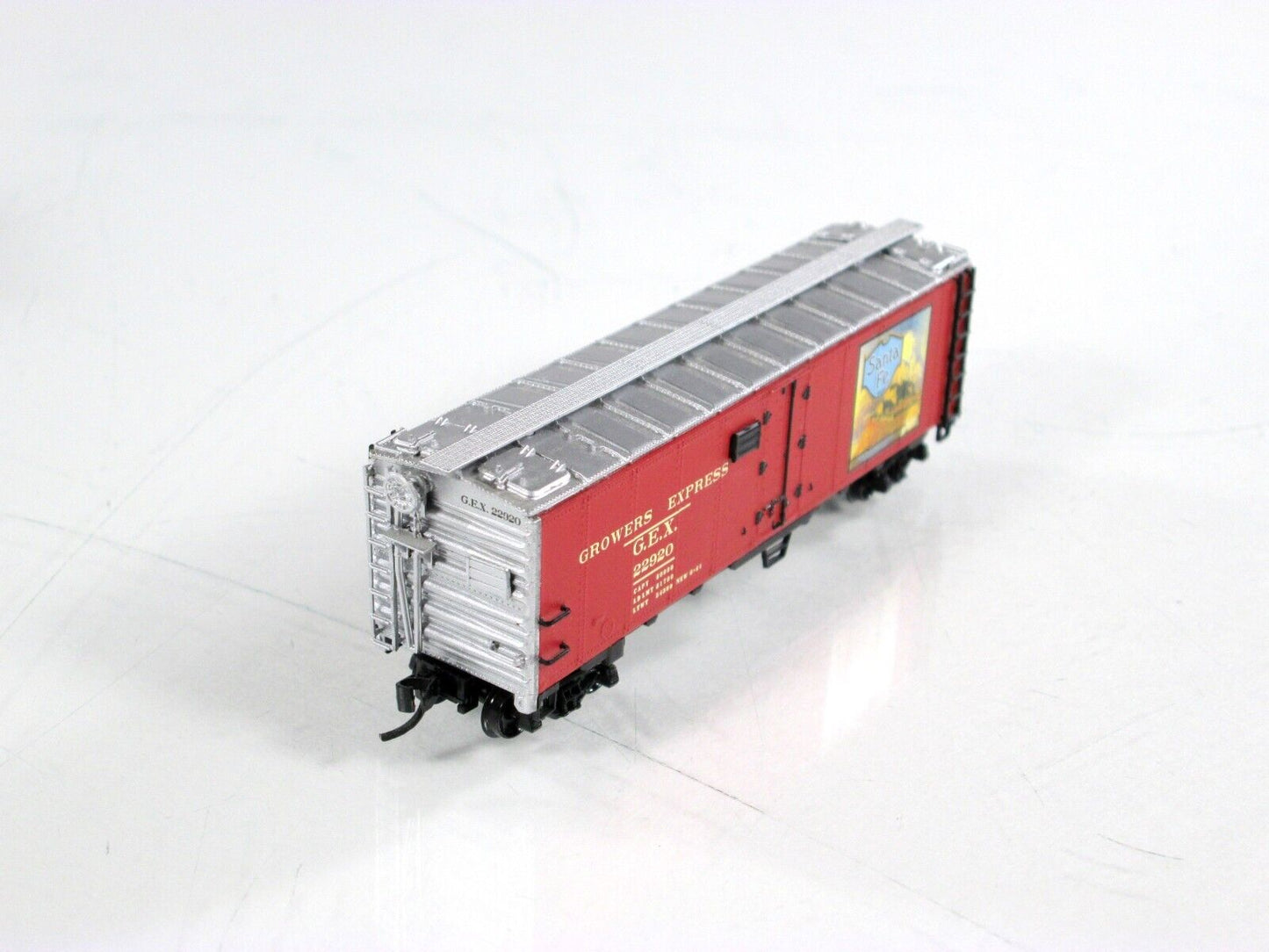 N Scale ***GROWERS EXPRESS, SANTA FE*** Reefer #22920 - YesterYear, MTL Couplers