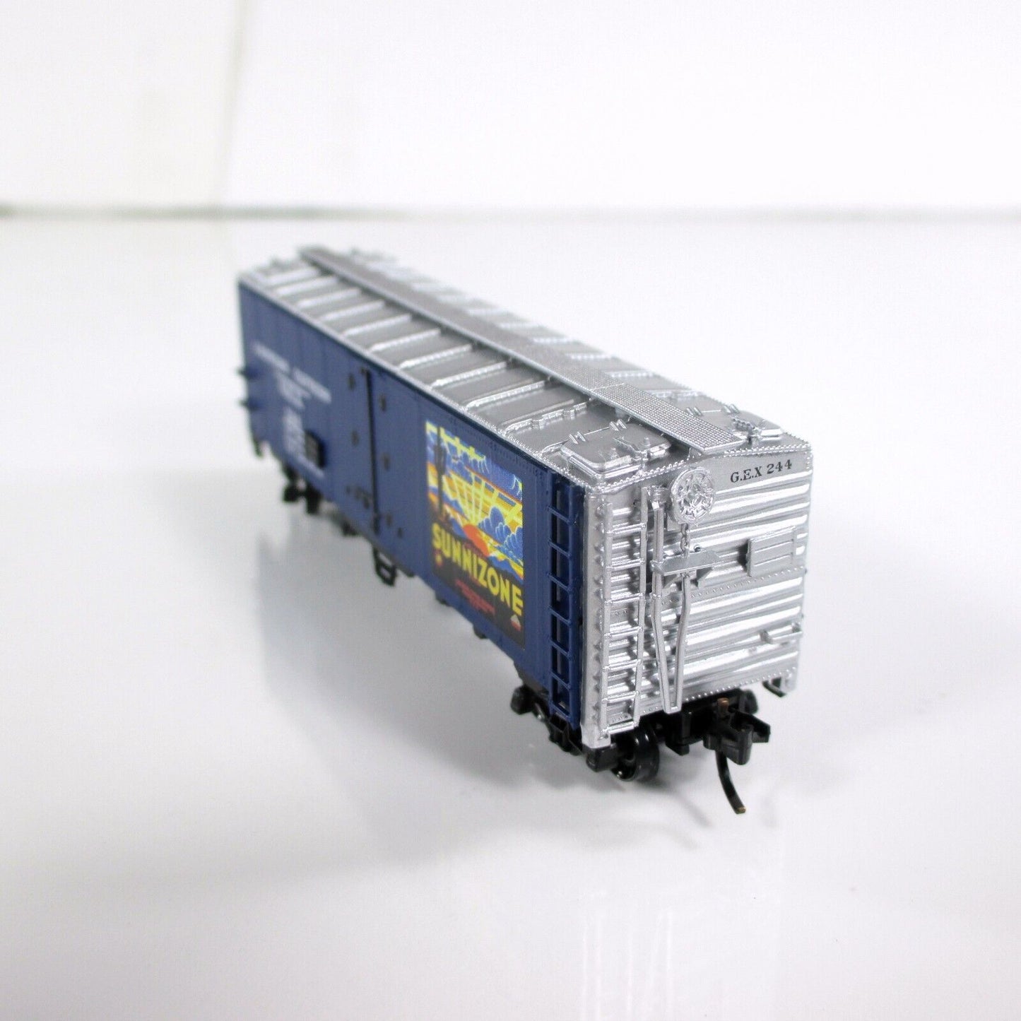 N Scale ***GROWERS EXPRESS, SUNNIZONE*** Reefer #244 -- YesterYear, MTL Couplers