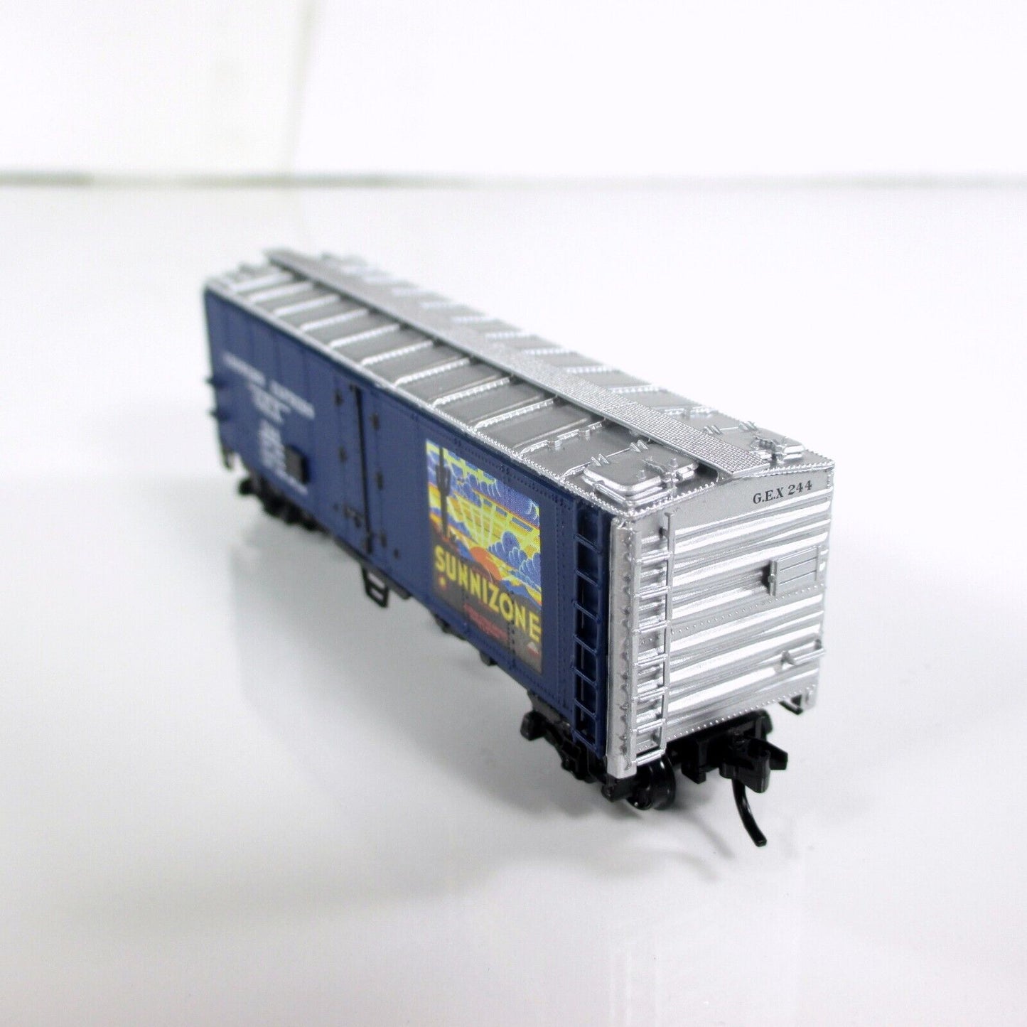 N Scale ***GROWERS EXPRESS, SUNNIZONE*** Reefer #244 -- YesterYear, MTL Couplers