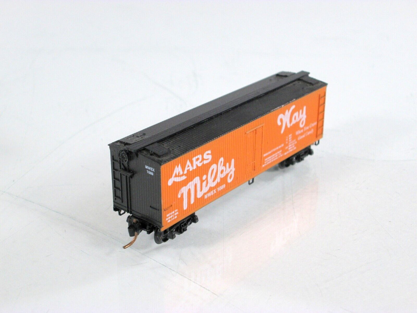 N Scale ***MARS MILKY WAY CANDY*** Wood Reefer -- Premiere Editions, MTL **RARE*