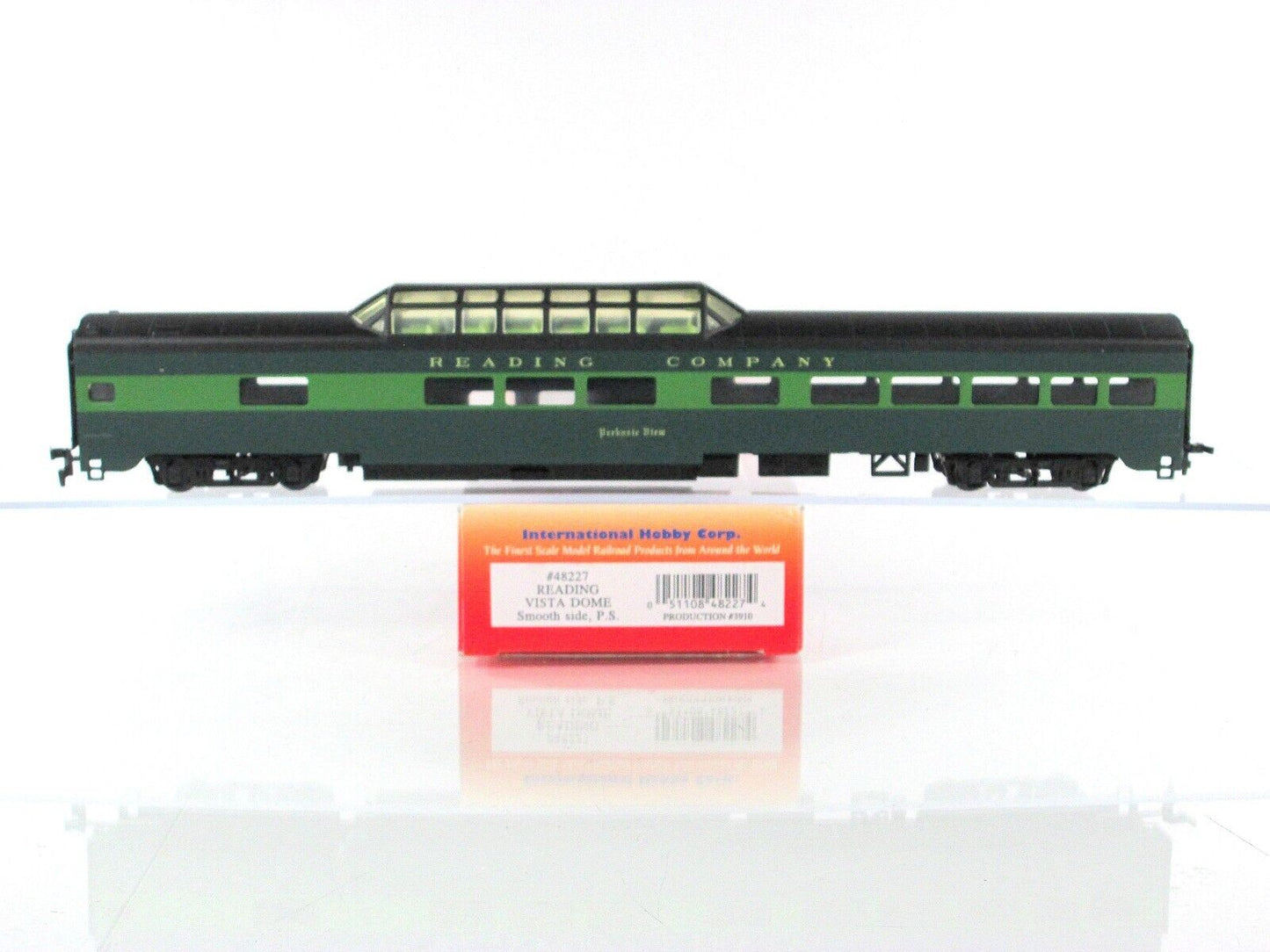 HO Scale ***READING*** Lightweight Passenger Car 8-Pack Set - IHC 48228