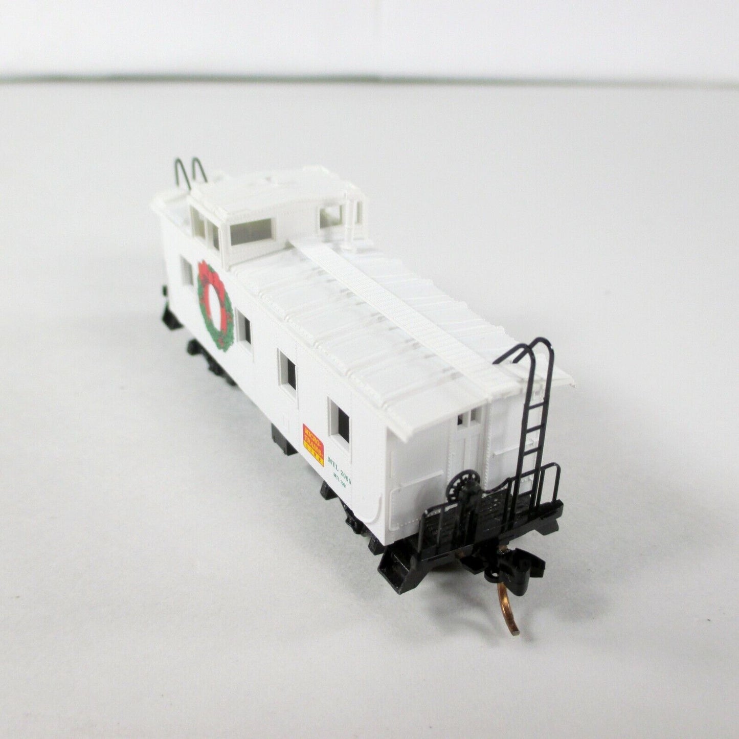 N Scale ***CHRISTMAS*** Holiday Wreath Caboose, MTL 2000 --- Micro Trains 100090