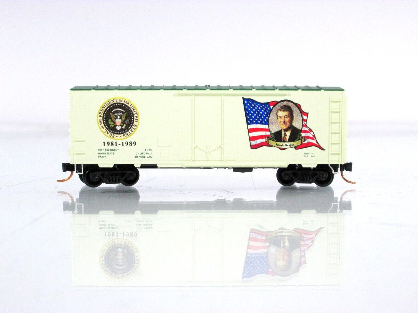 N Scale ***RONALD REAGAN*** Presidential Box Car - Micro Trains 07400140 **RARE*