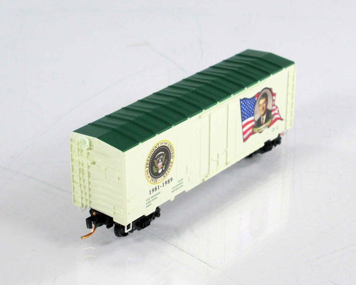 N Scale ***RONALD REAGAN*** Presidential Box Car - Micro Trains 07400140 **RARE*