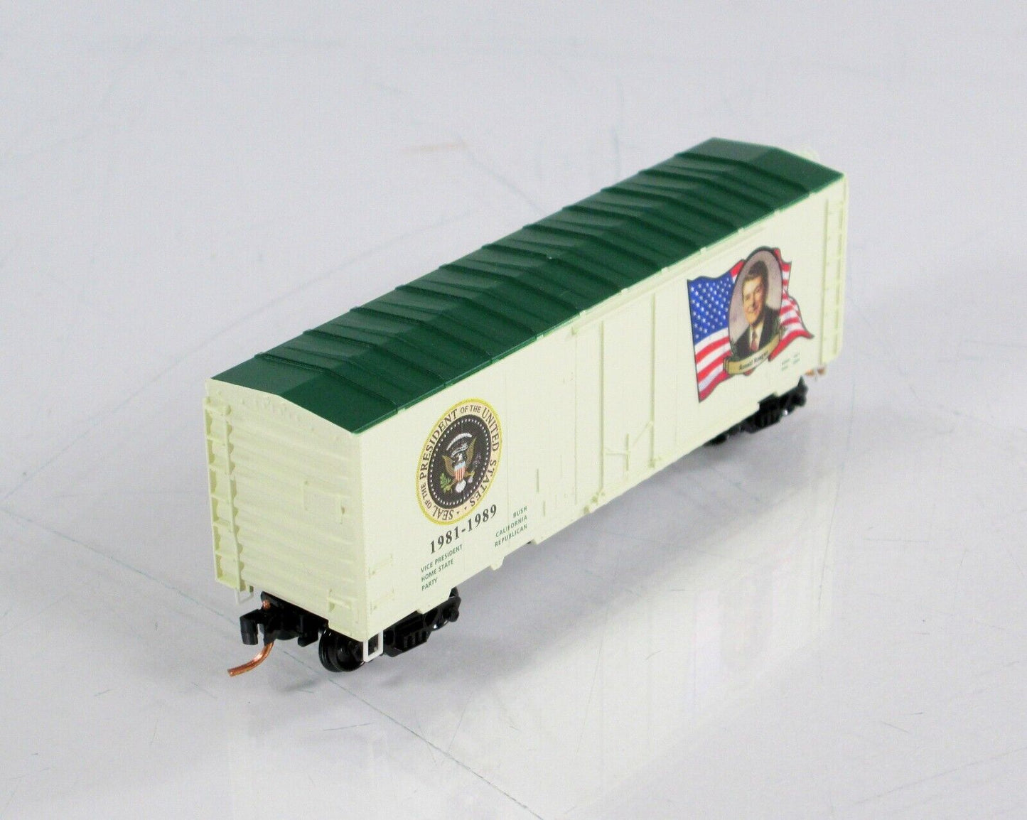 N Scale ***RONALD REAGAN*** Presidential Box Car - Micro Trains 07400140 **RARE*