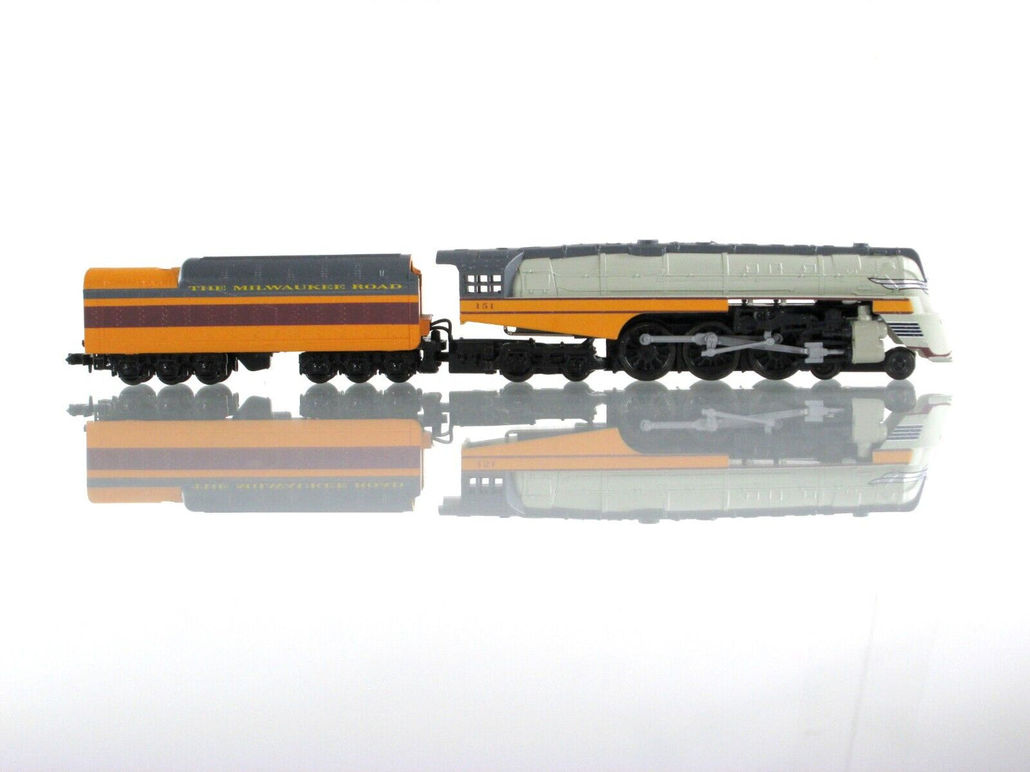 N Scale *MILWAUKEE Road HIAWATHA* J3a 4-6-4 Steam Locomotive #151 - Con-Cor 3091