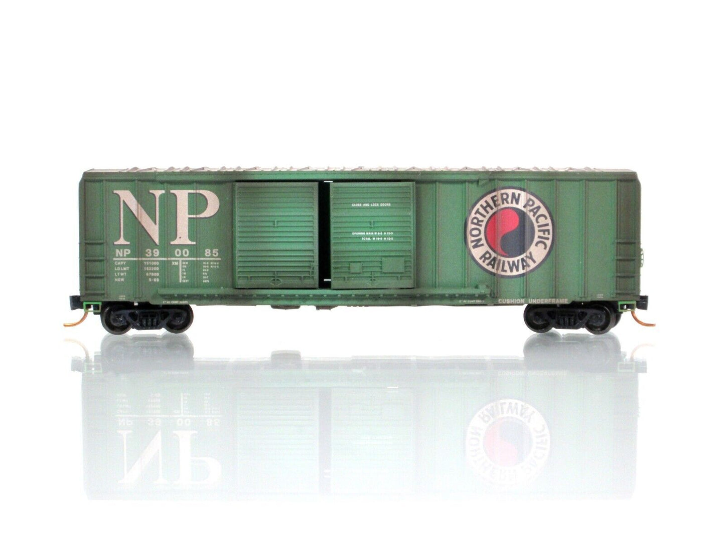 N Scale *NORTHERN PACIFIC* Weathered 50' Box Car #390085 - Micro Trains 03044210