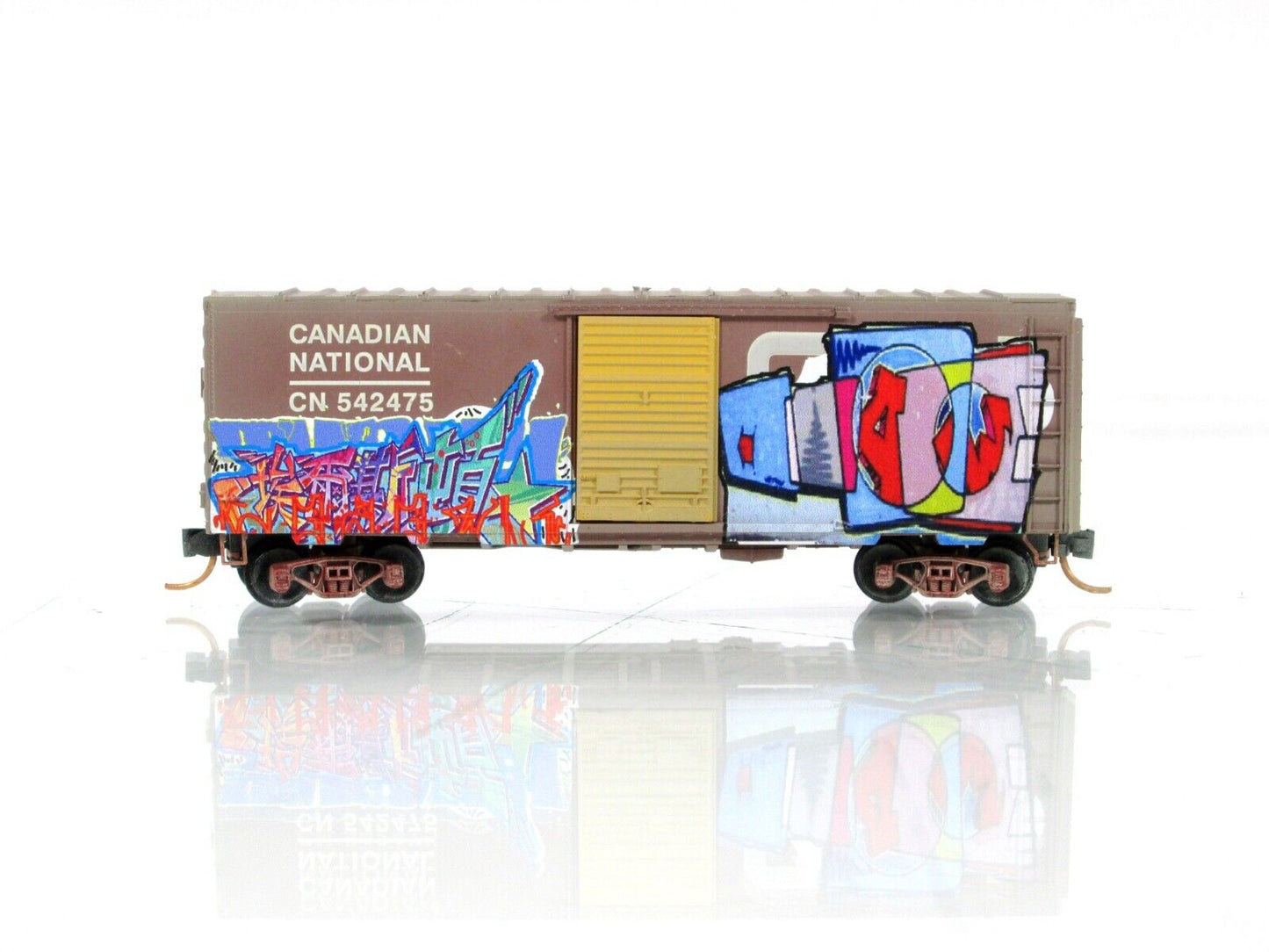 N Scale ***HAPPY THANKSGIVING*** Graffiti Car, CN 542475 --Micro Trains 07344140