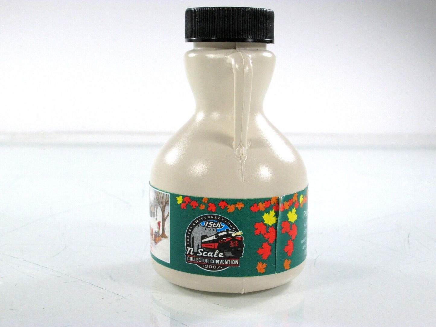 Z Scale ***NEW ENGLAND MAPLE SYRUP*** Reefer, Building Set -Micro Trains Special