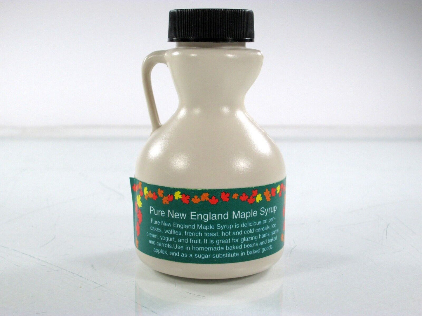 Z Scale ***NEW ENGLAND MAPLE SYRUP*** Reefer, Building Set -Micro Trains Special