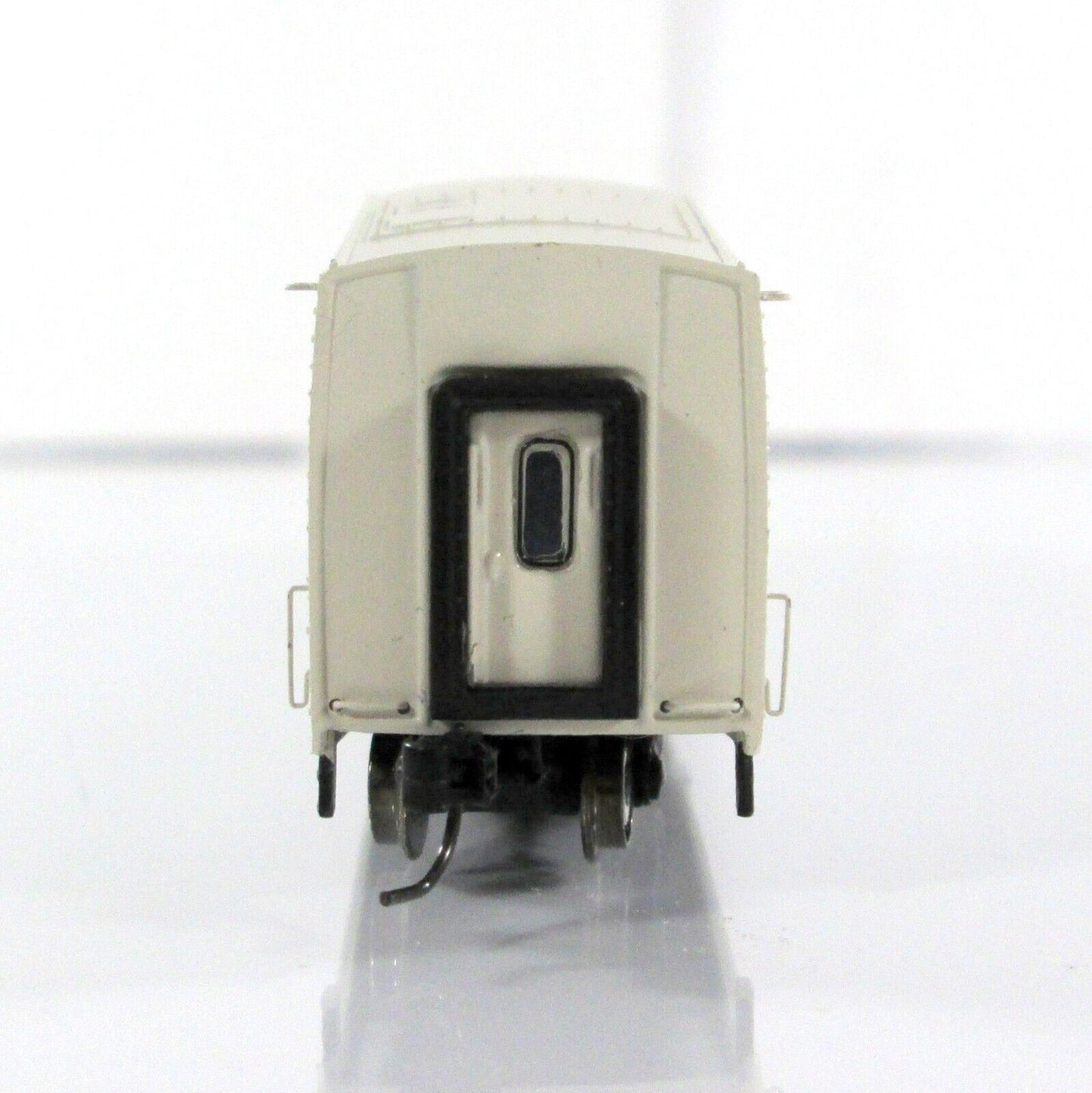 N Scale **GO TRANSIT** BOMBARDIER Bi-Level Passenger Coach #2018 - Athearn 10153