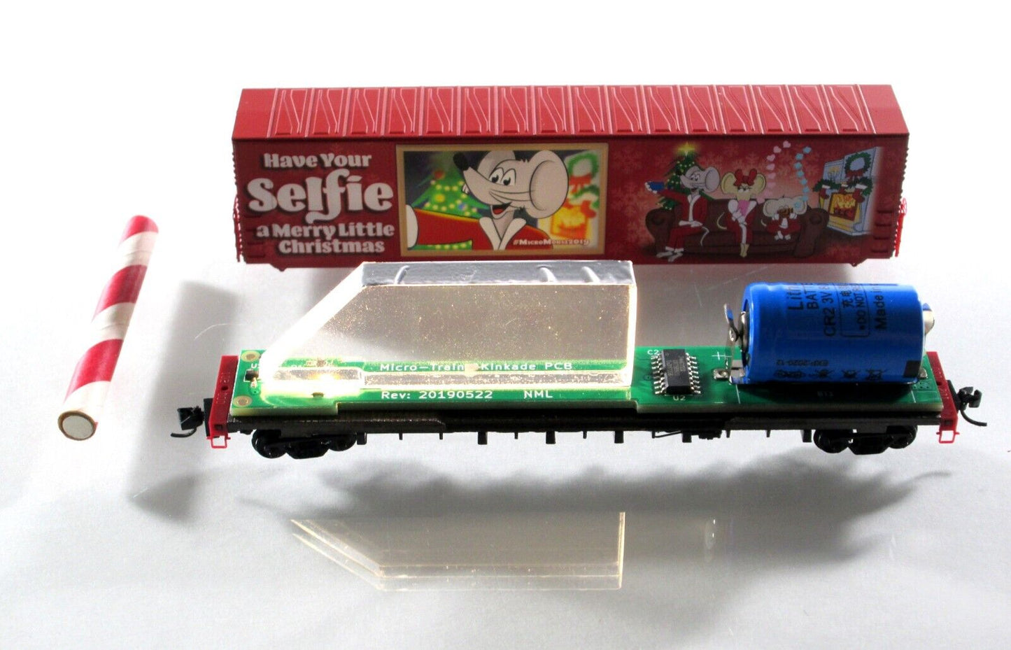N Scale ***CHRISTMAS SELFIE** 2019 *Lighted* 60' Box Car - Micro Trains 10200820