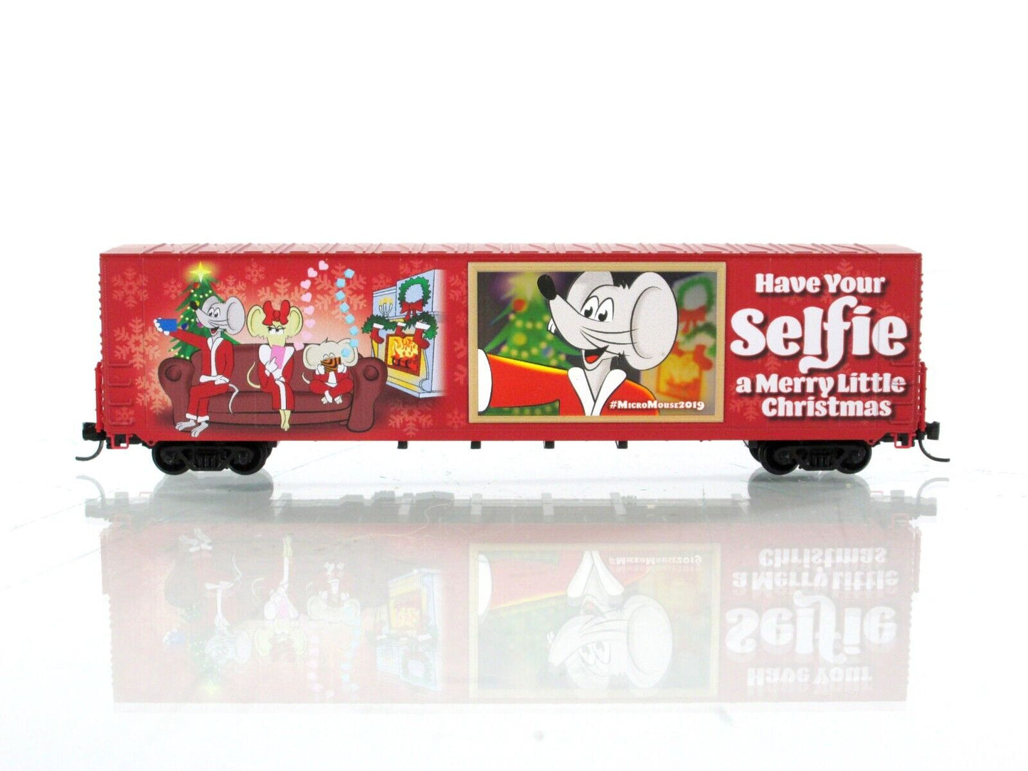 N Scale ***CHRISTMAS SELFIE** 2019 *Lighted* 60' Box Car - Micro Trains 10200820