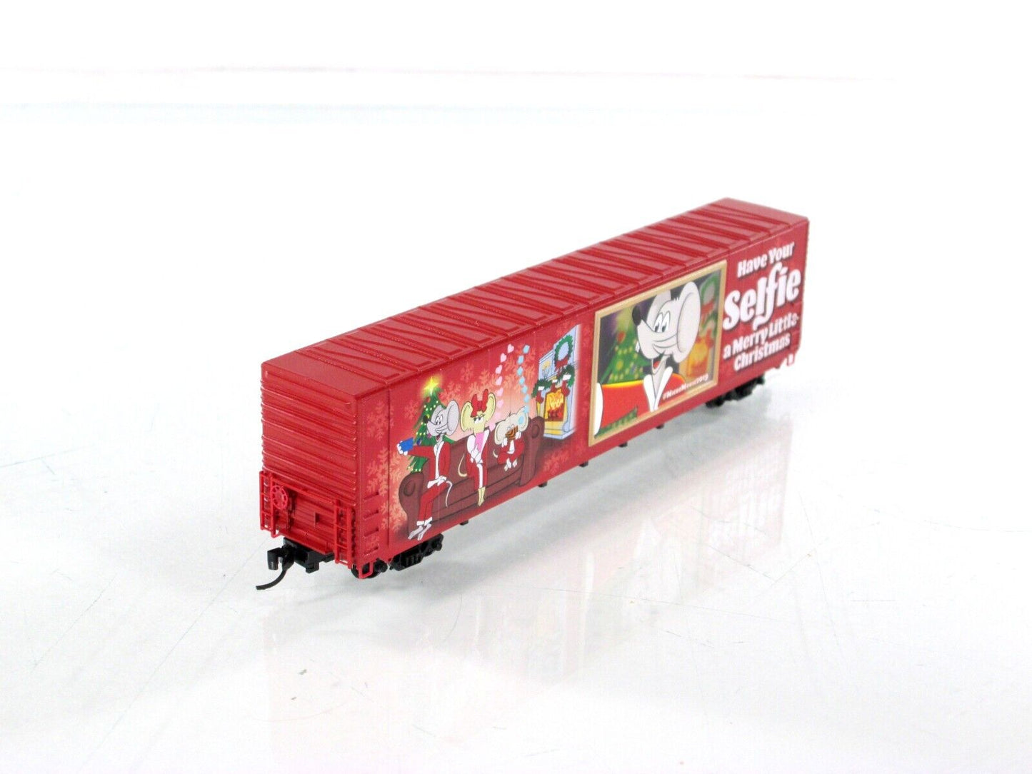 N Scale ***CHRISTMAS SELFIE** 2019 *Lighted* 60' Box Car - Micro Trains 10200820