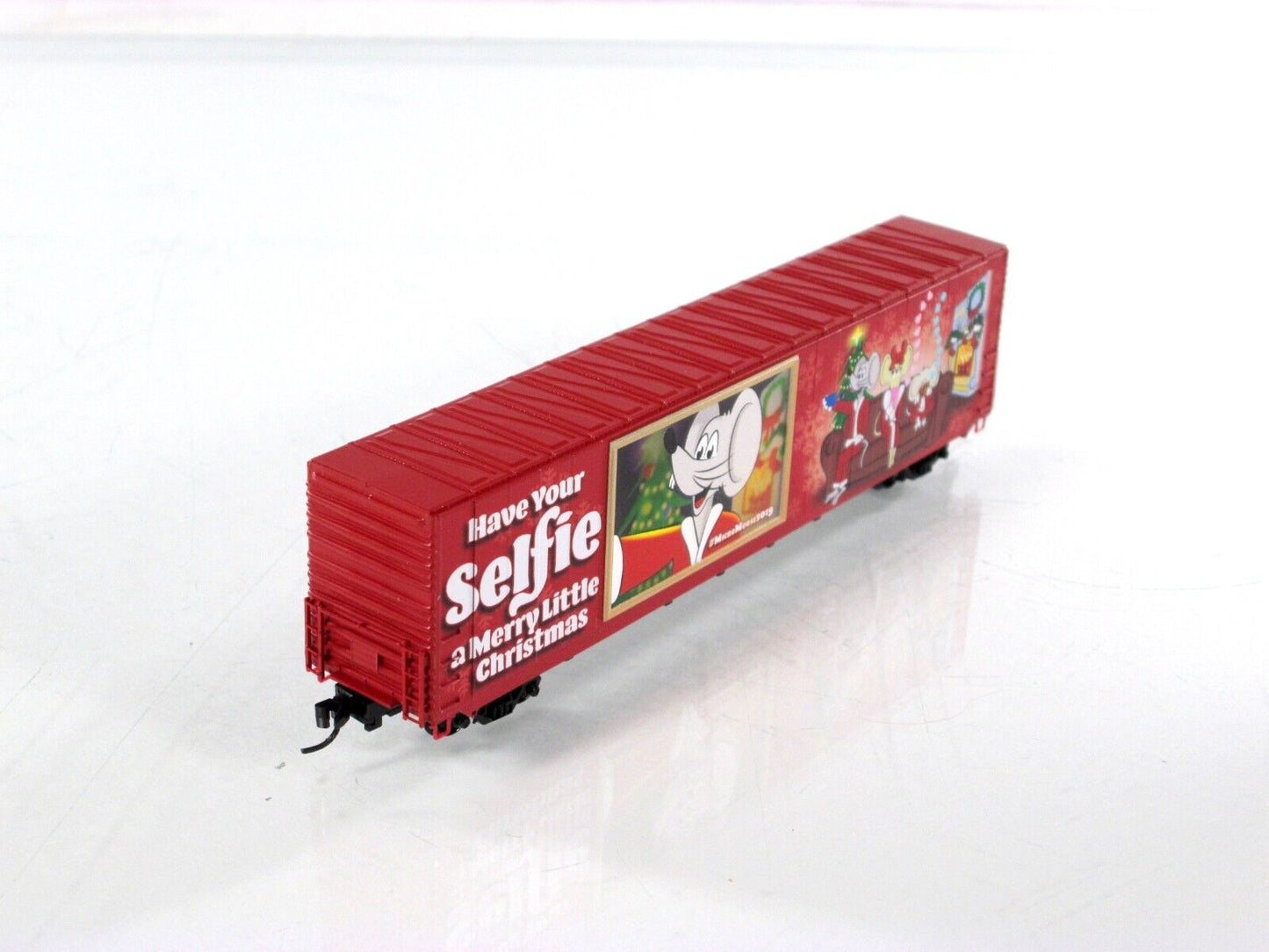 N Scale ***CHRISTMAS SELFIE** 2019 *Lighted* 60' Box Car - Micro Trains 10200820