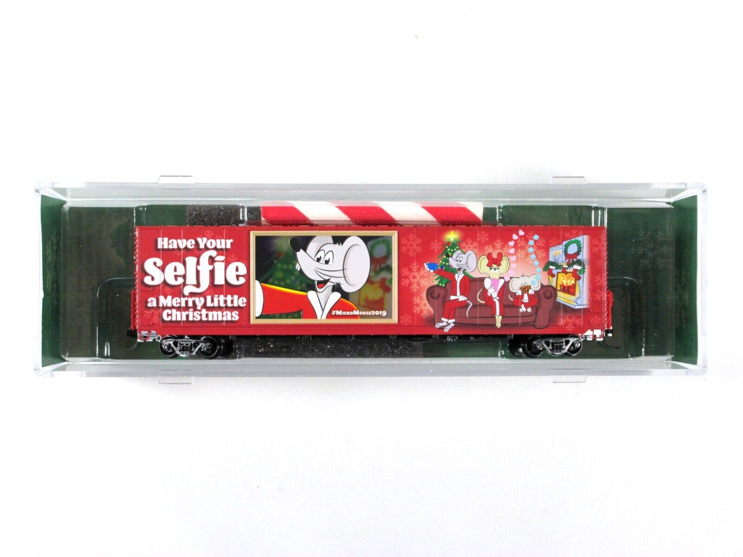 N Scale ***CHRISTMAS SELFIE** 2019 *Lighted* 60' Box Car - Micro Trains 10200820