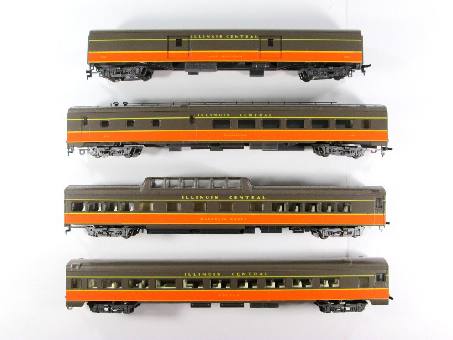 HO Scale **ILLINOIS CENTRAL** 1930s Lightweight Passenger Set A - Rivarossi 6952