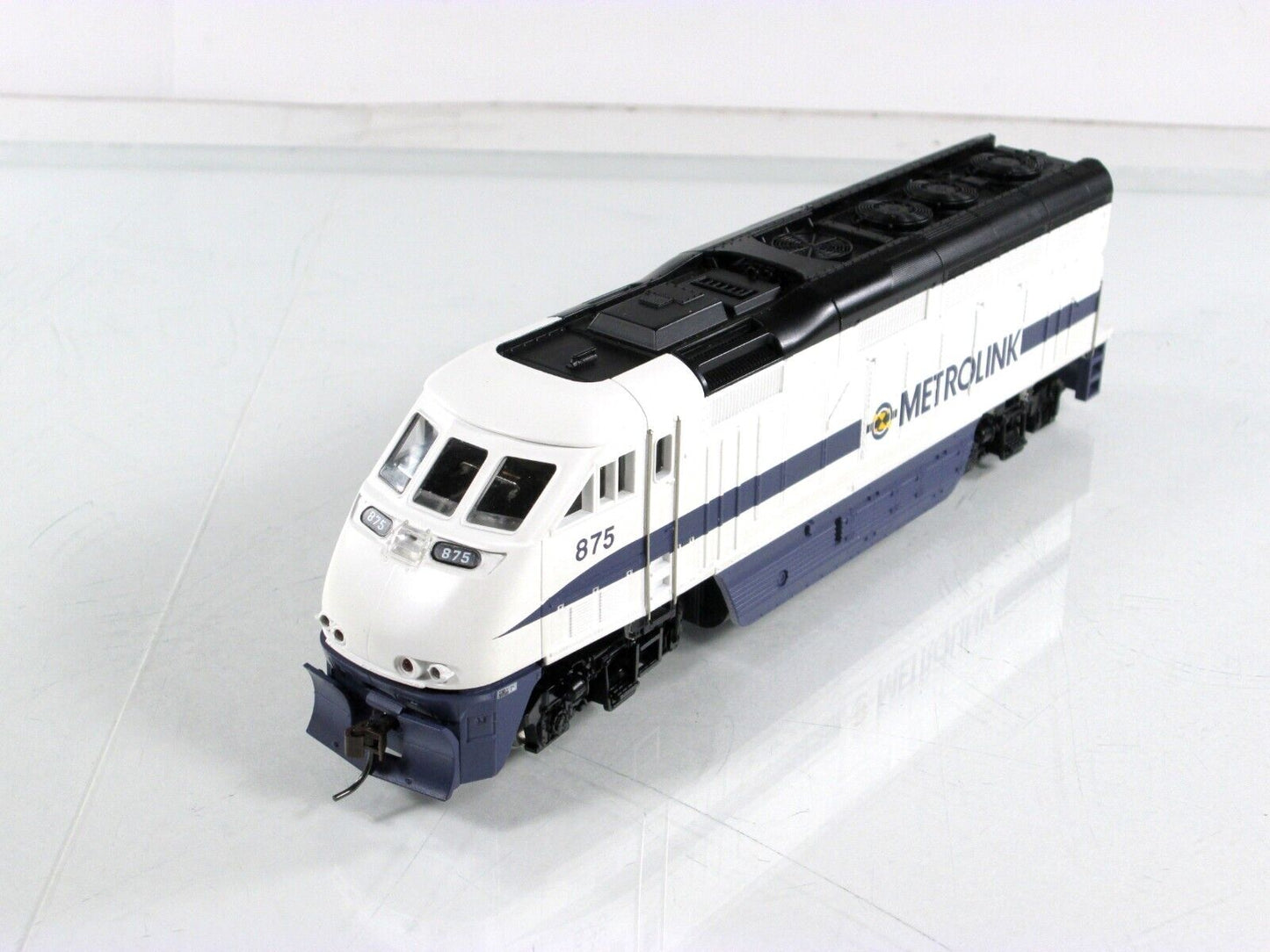 HO Scale ***METROLINK*** Bombardier F59PHI Diesel Locomotive #875 - Athearn 2608