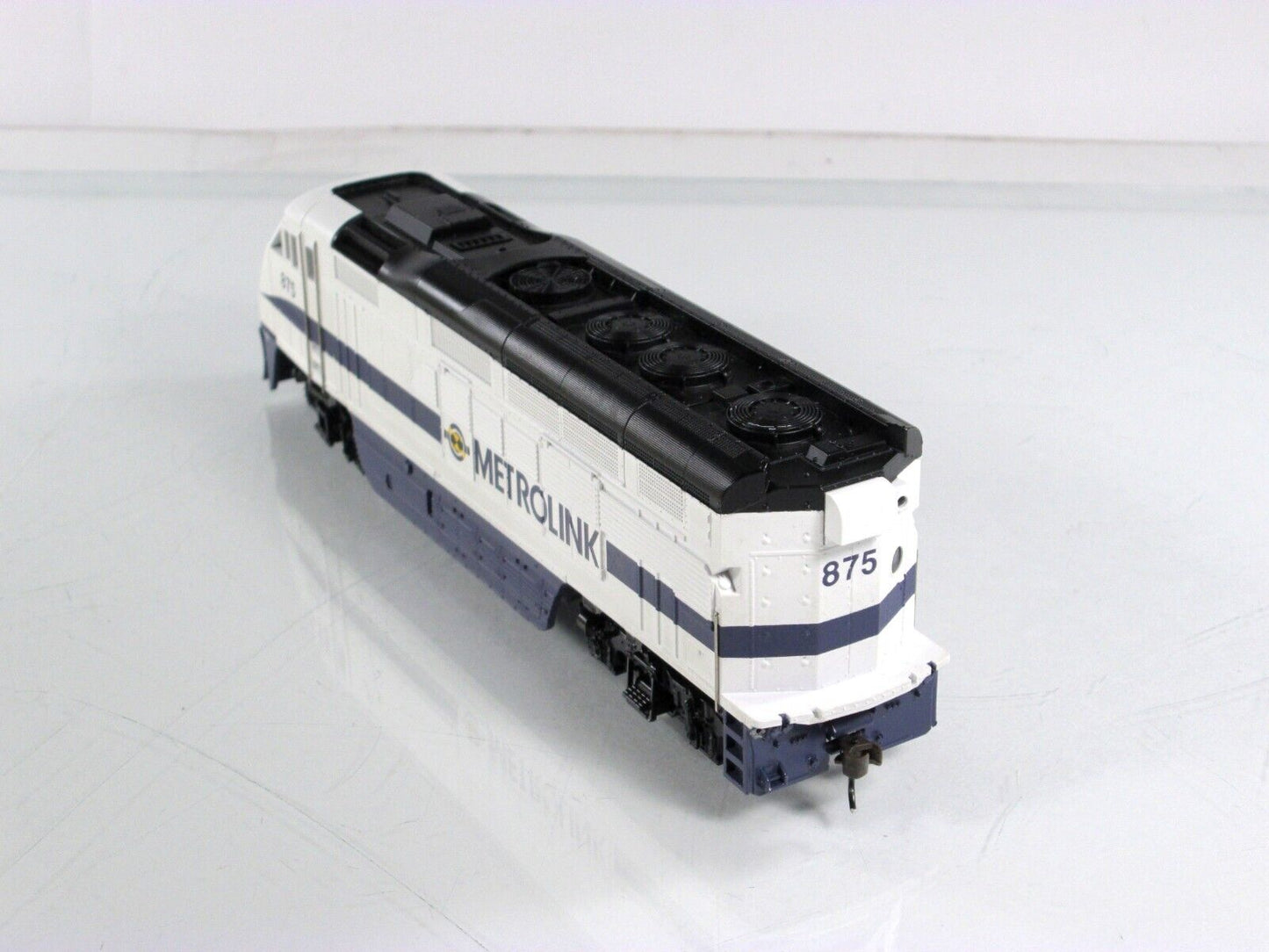 HO Scale ***METROLINK*** Bombardier F59PHI Diesel Locomotive #875 - Athearn 2608