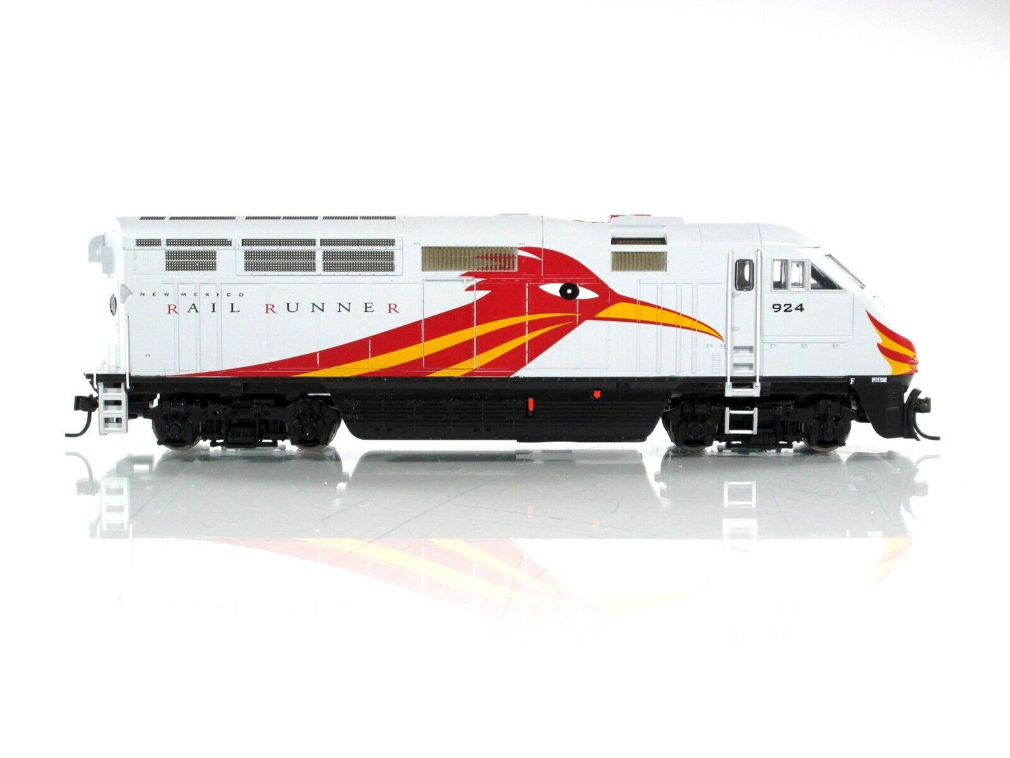 HO Scale ***NEW MEXICO RAIL RUNNER*** F59PHI #924 ----- Athearn 26292, DCC Ready