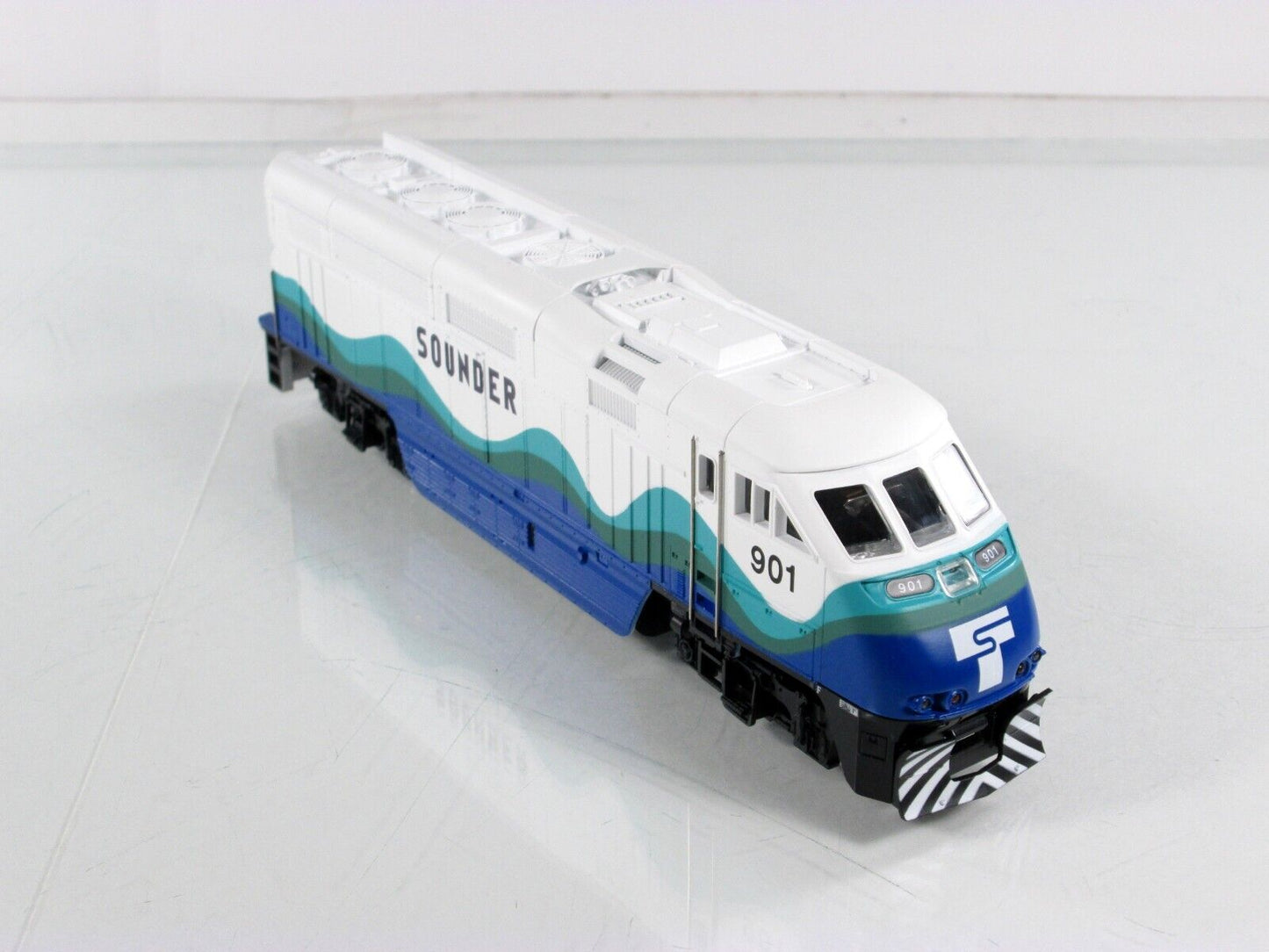HO Scale ***SEATTLE SOUNDER*** Bombardier F59PHI Locomotive #901 -- Athearn 2610