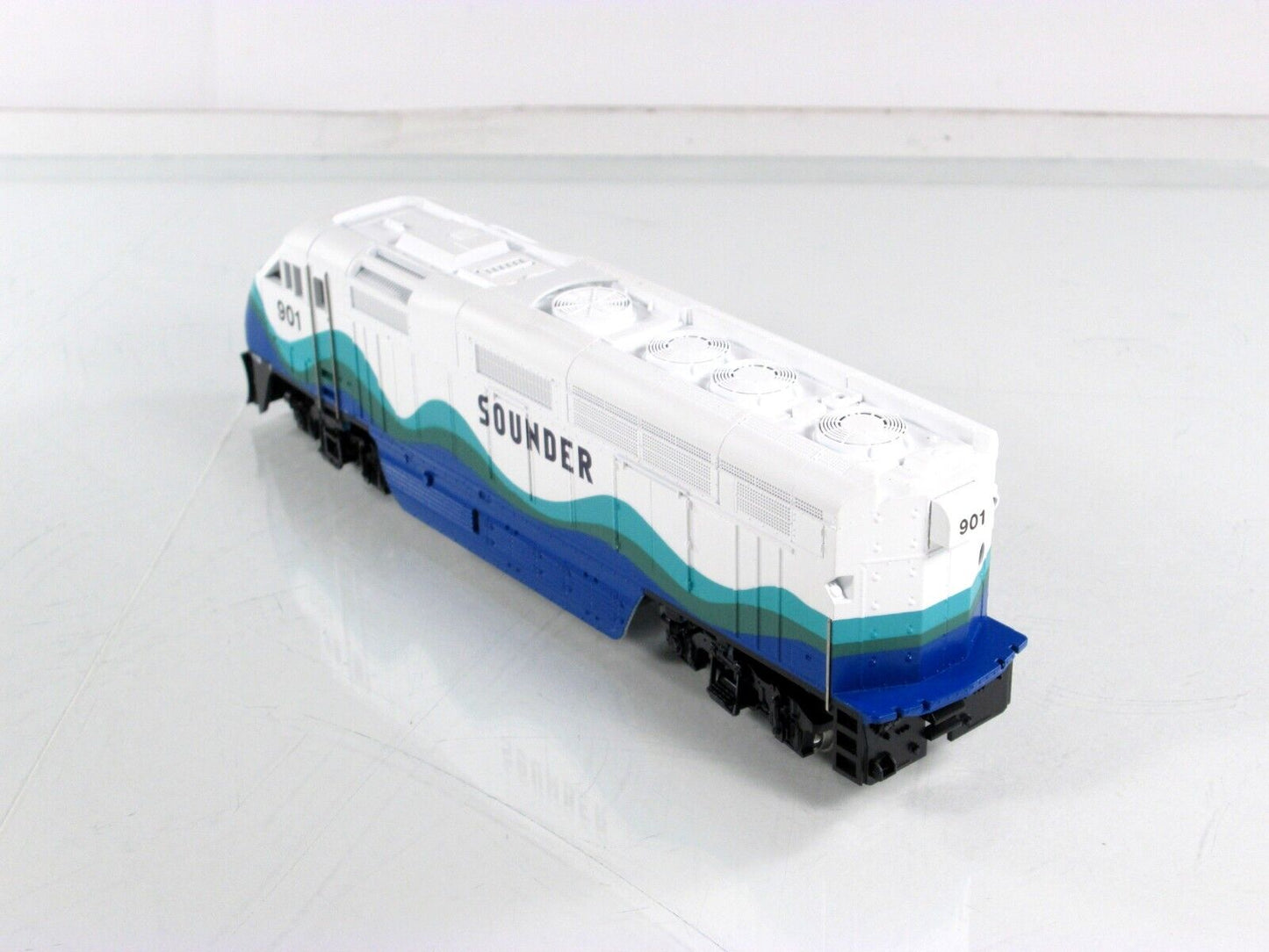 HO Scale ***SEATTLE SOUNDER*** Bombardier F59PHI Locomotive #901 -- Athearn 2610