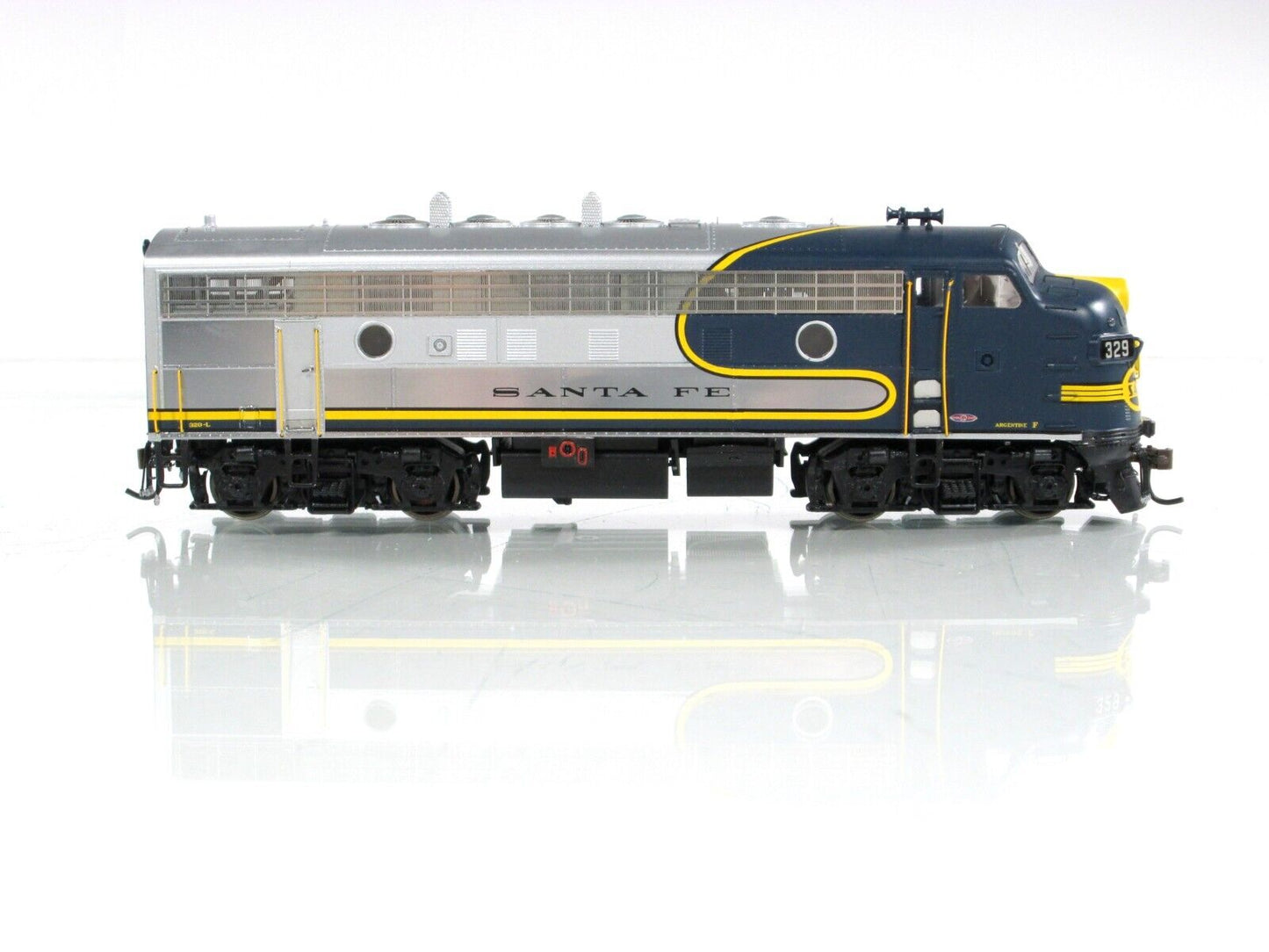 HO Scale ***SANTA FE*** F7A Freight Locomotive #329 ---- Athearn G22061, DCC Rdy