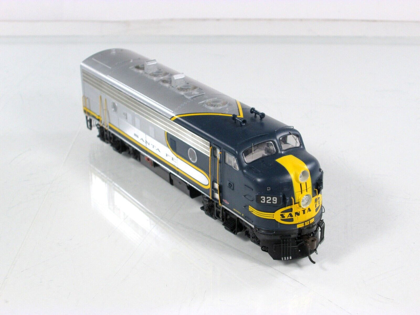 HO Scale ***SANTA FE*** F7A Freight Locomotive #329 ---- Athearn G22061, DCC Rdy