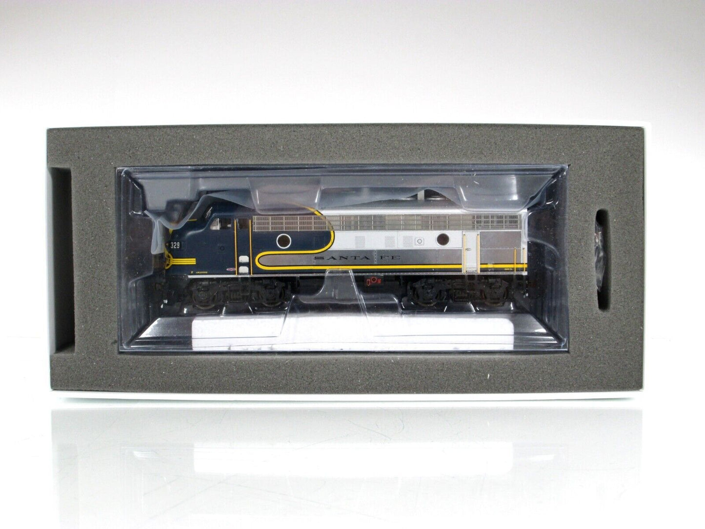 HO Scale ***SANTA FE*** F7A Freight Locomotive #329 ---- Athearn G22061, DCC Rdy