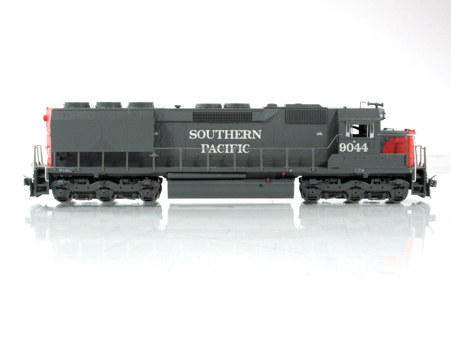 HO Scale ***SOUTHERN PACIFIC*** SD45 Locomotive #9044 ---- Athearn 98065, w/ DCC