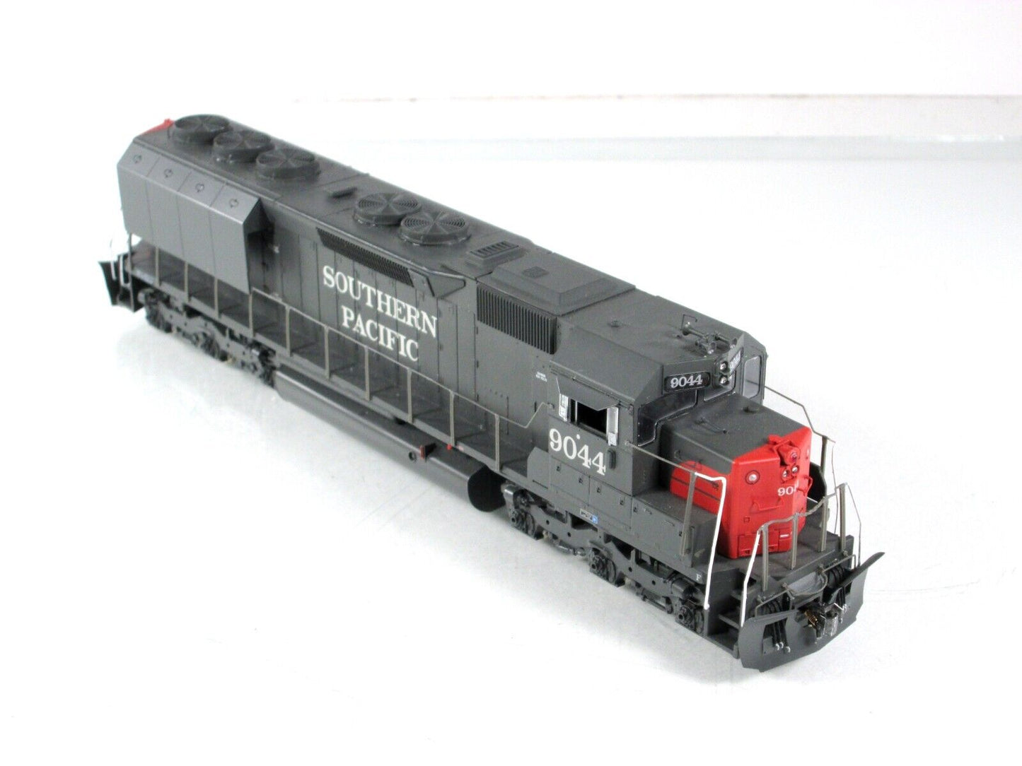 HO Scale ***SOUTHERN PACIFIC*** SD45 Locomotive #9044 ---- Athearn 98065, w/ DCC
