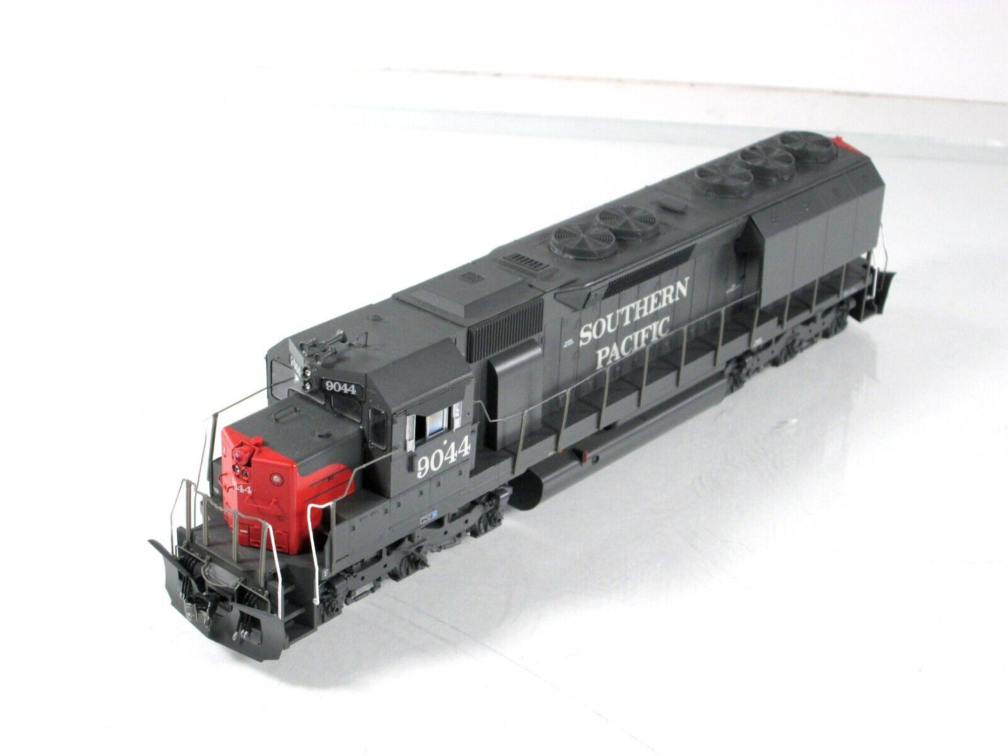 HO Scale ***SOUTHERN PACIFIC*** SD45 Locomotive #9044 ---- Athearn 98065, w/ DCC