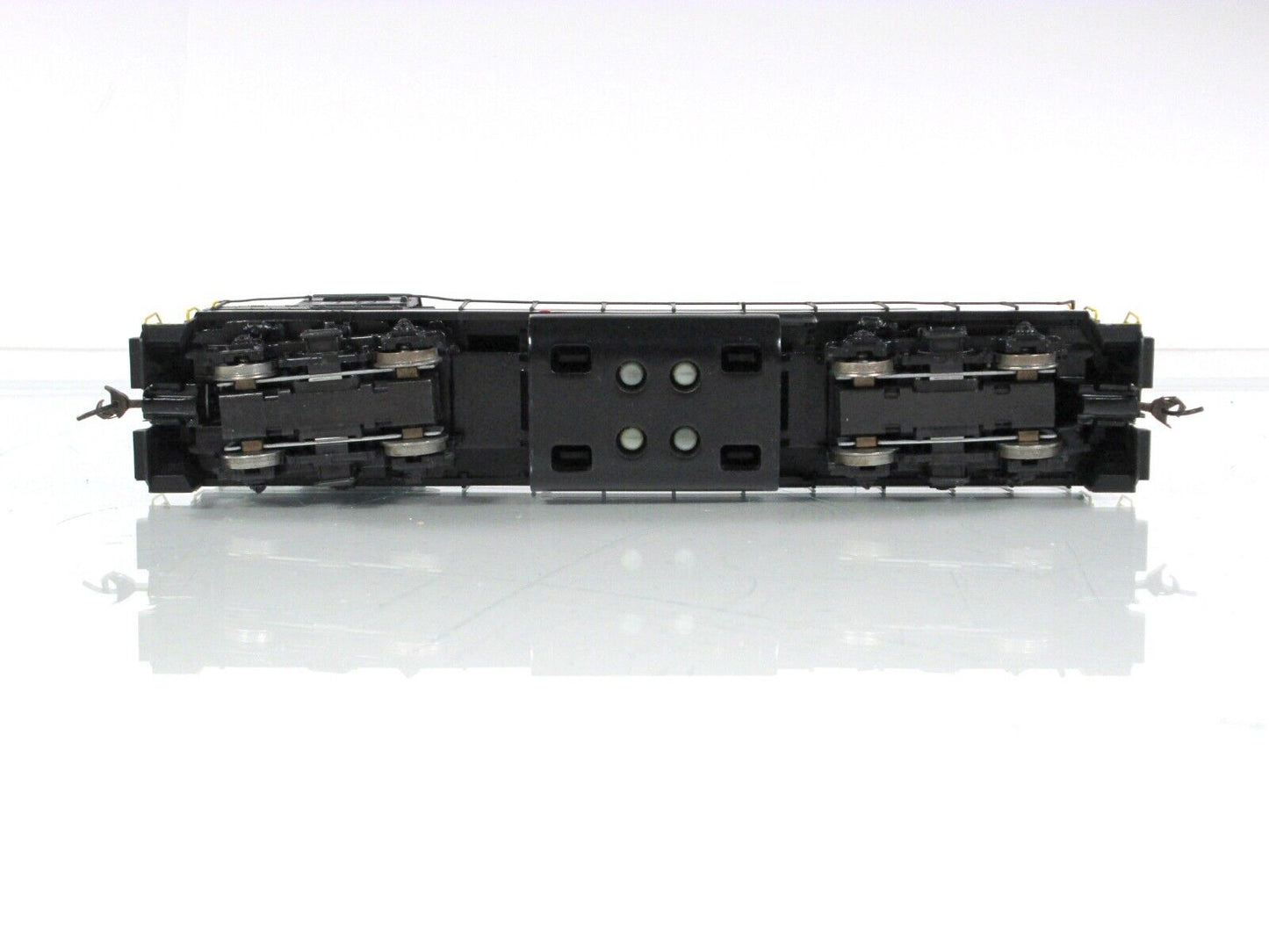 HO Scale ***NORFOLK SOUTHERN*** GP38-2 Locomotive #5575 - Athearn 7997