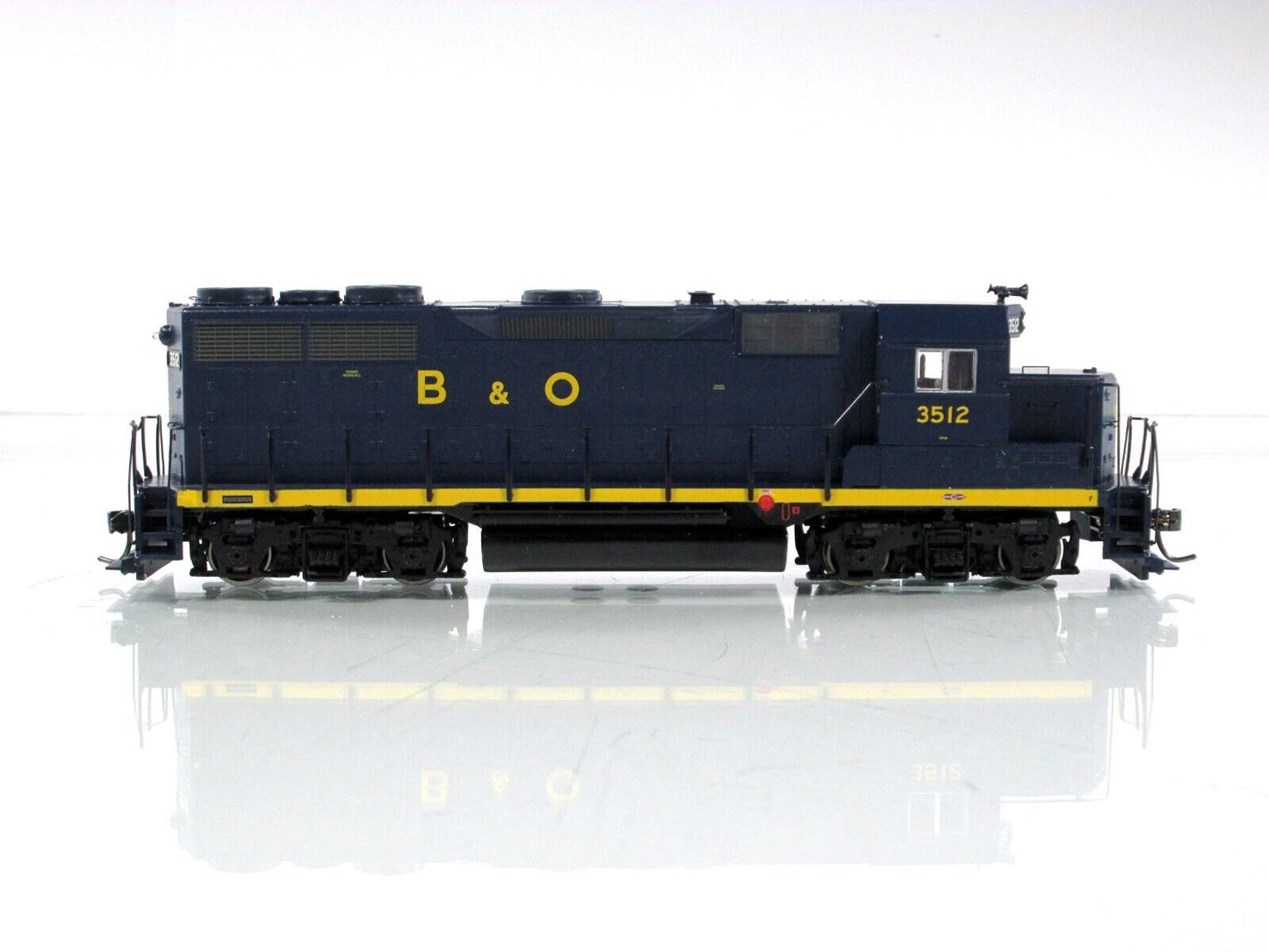 HO Scale ***BALTIMORE & OHIO*** GP35 Locomotive #3512 - Athearn 96040, w/ DCC